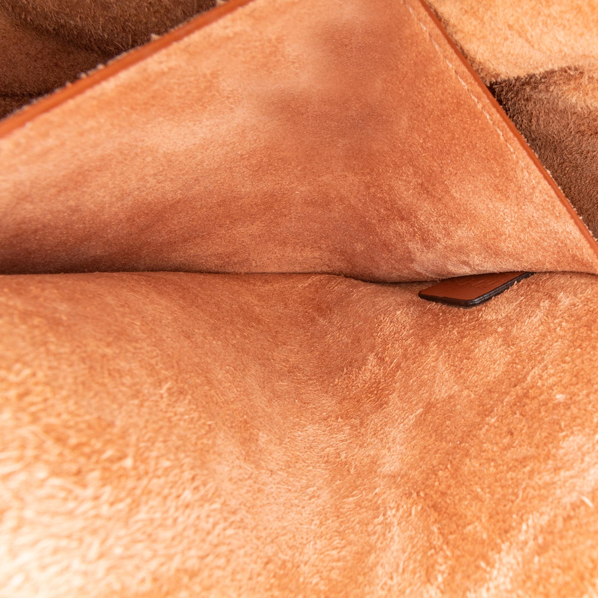 Celine Calfskin Triomphe Folco Crossbody (SHG-HdCiDA)