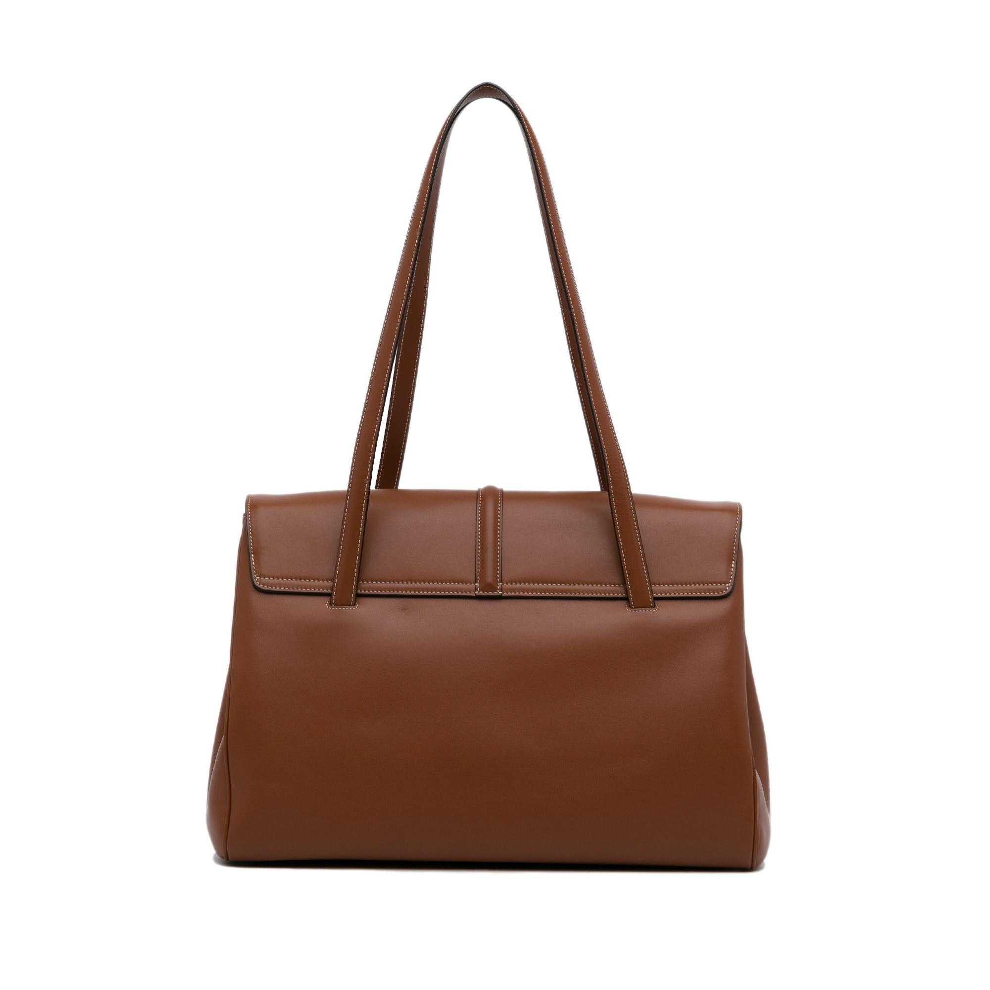 Celine Large Soft 16 Leather Shoulder Bag (SHG-hfyhJ2)