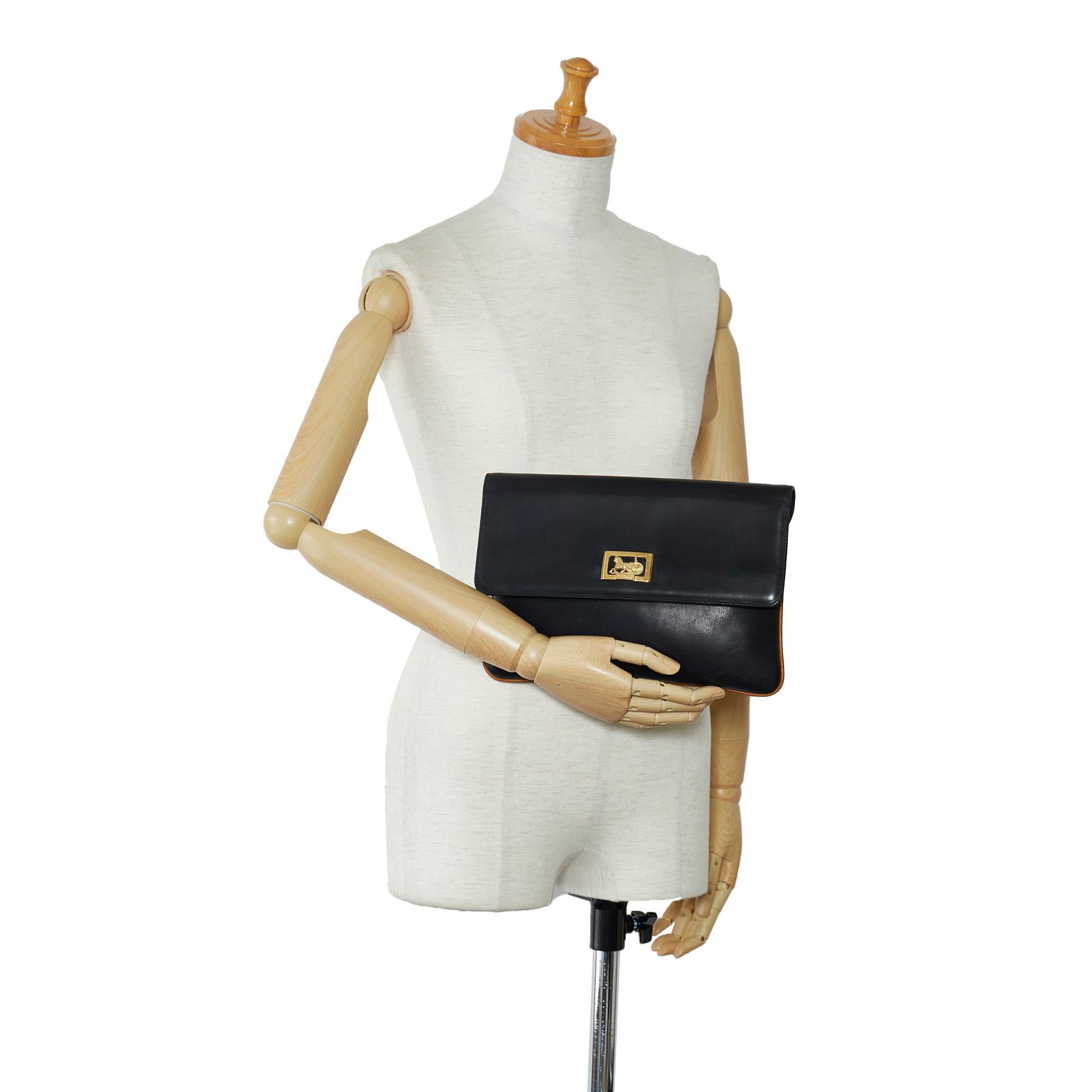 Celine Leather Clutch (SHG-9BXLOM)