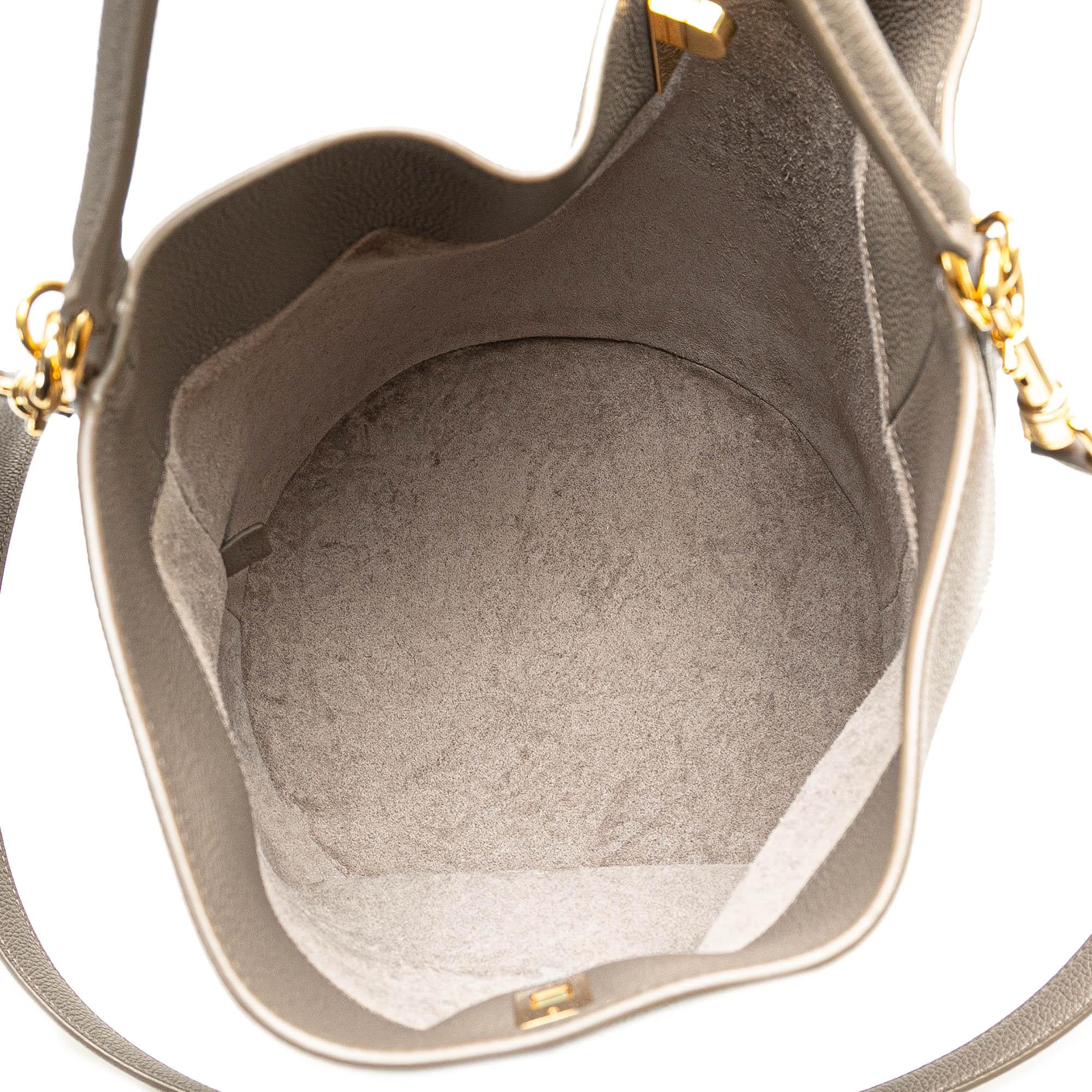 Celine Supple Grained Calfskin Bucket 16 (SHG-dh5EPH)