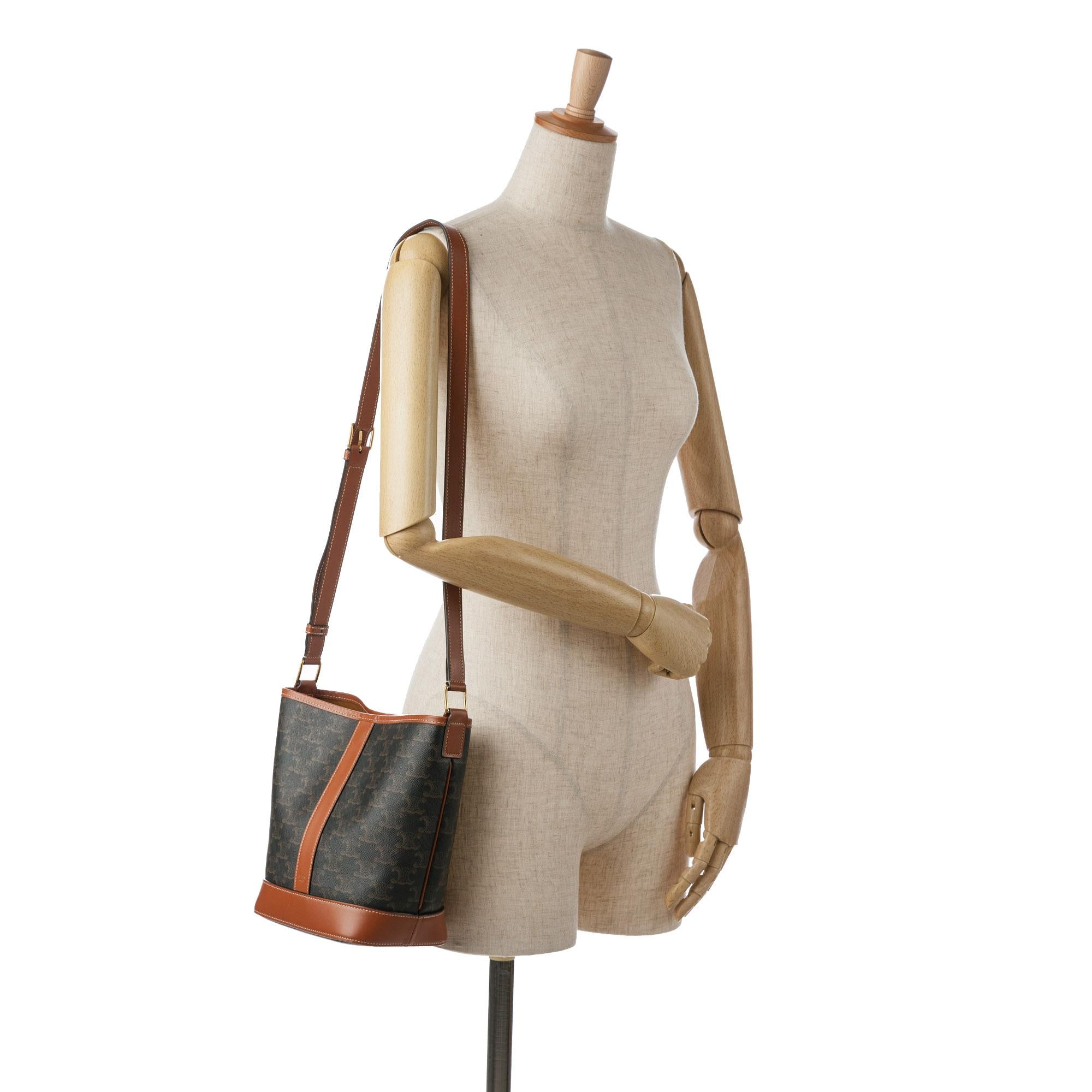 Celine Triomphe Bucket Bag (SHG-ypeF0N)