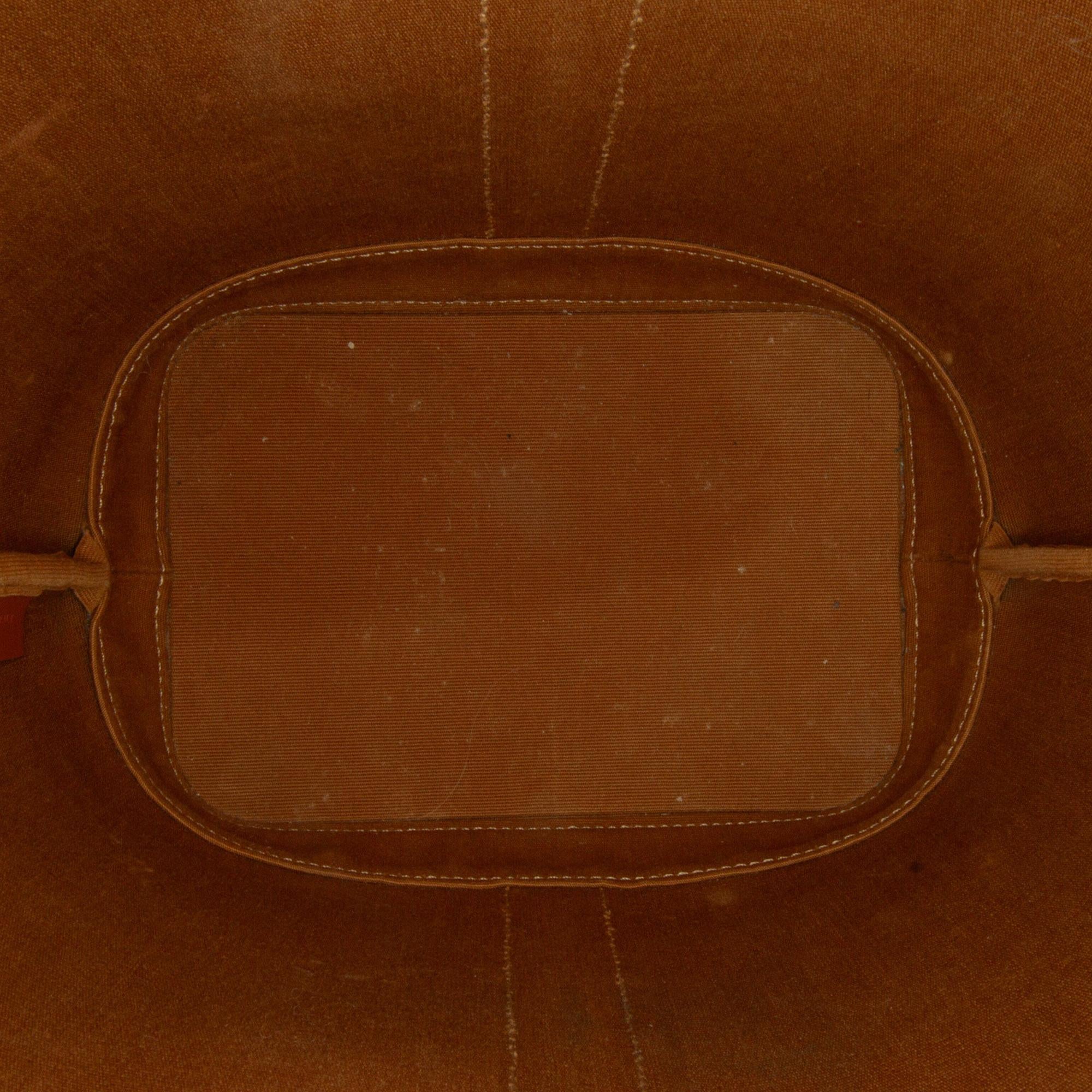 Celine Triomphe Bucket Bag (SHG-ypeF0N)