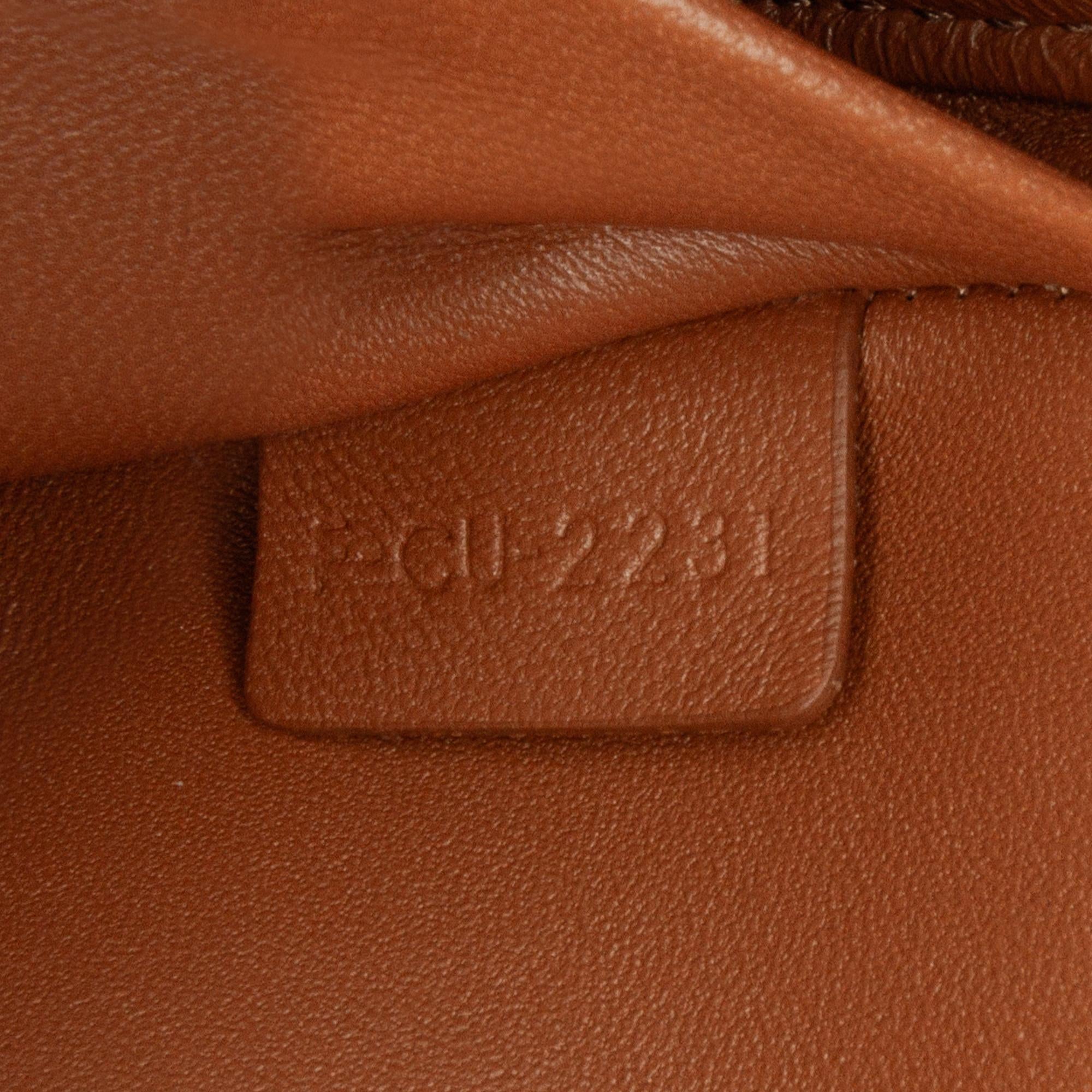 Celine Triomphe Claude Shoulder Bag (SHG-8w4tev)