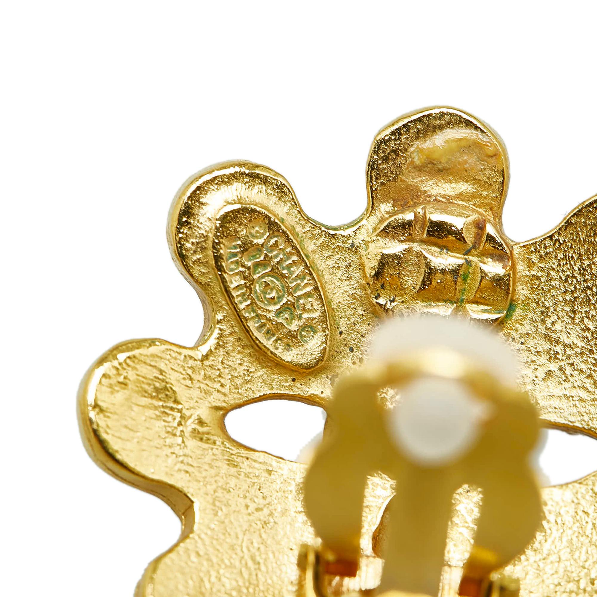 Chanel CC Clip-On Earrings (SHG-UzIVG8)