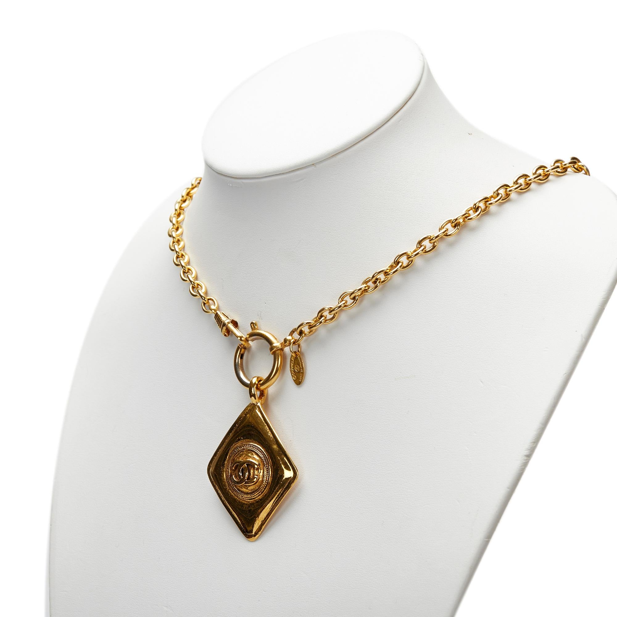 Chanel CC Diamond Shape Pendant Necklace (SHG-0SG6I9)