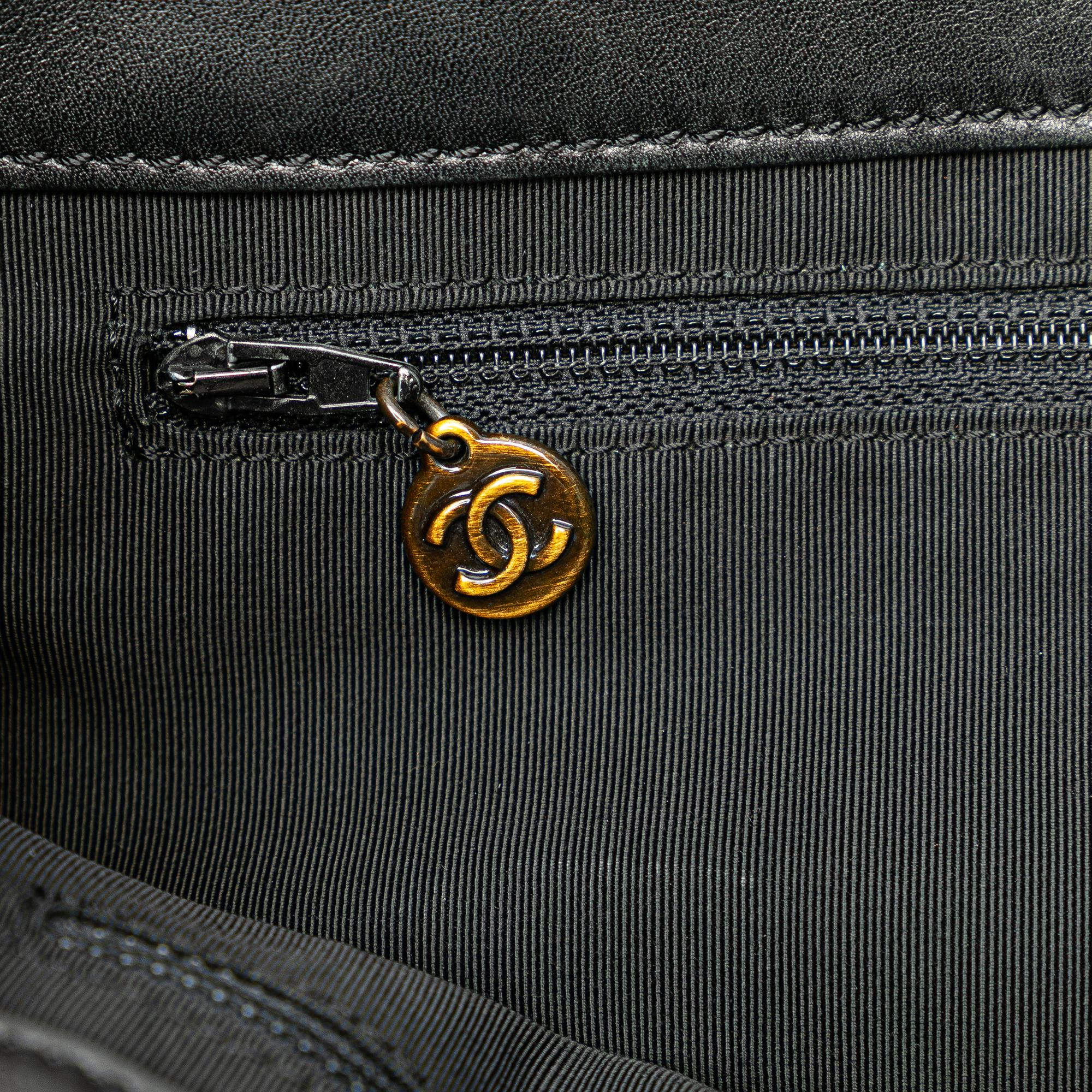 Chanel CC Lambskin Tote Bag (SHG-R6lAw8)