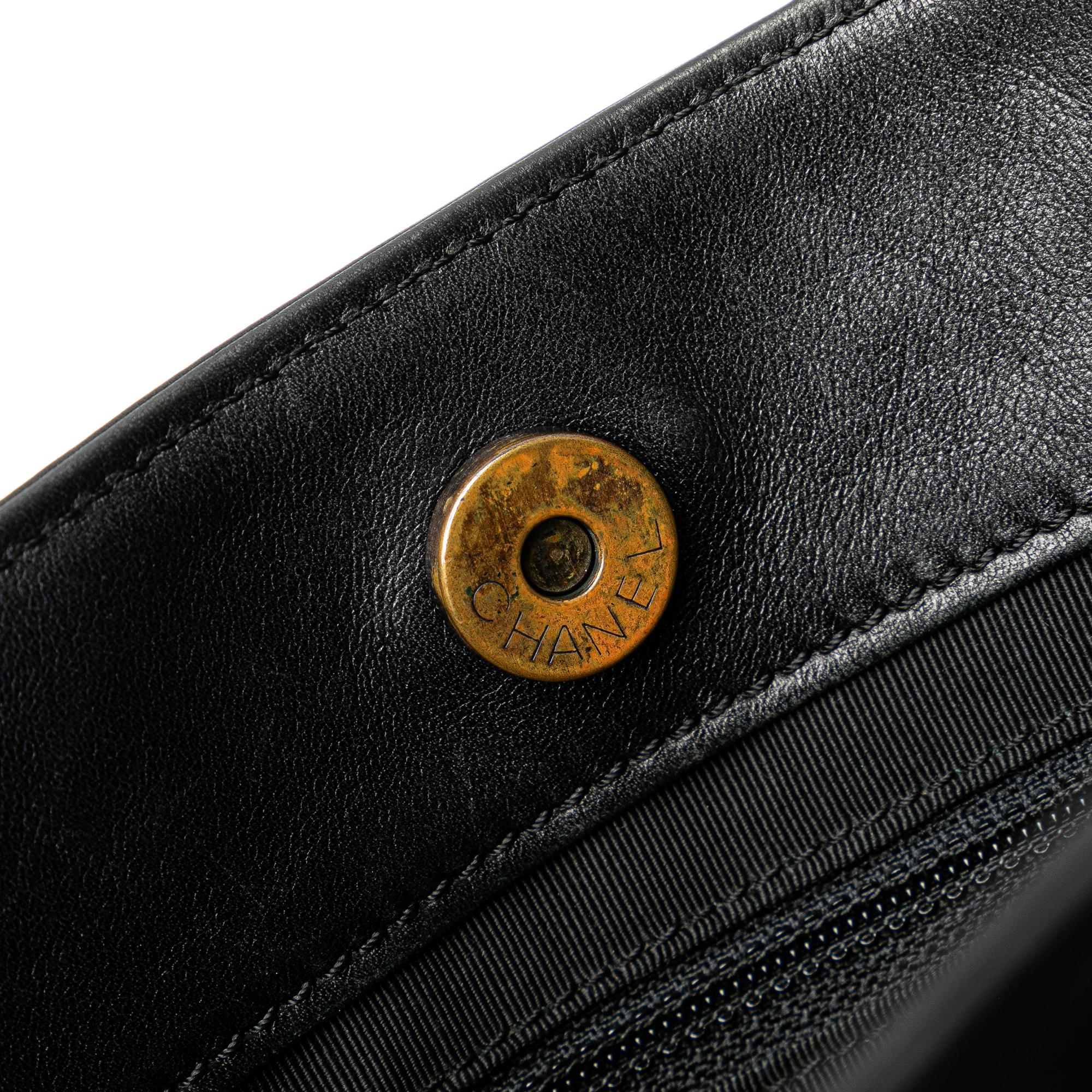 Chanel CC Lambskin Tote Bag (SHG-R6lAw8)