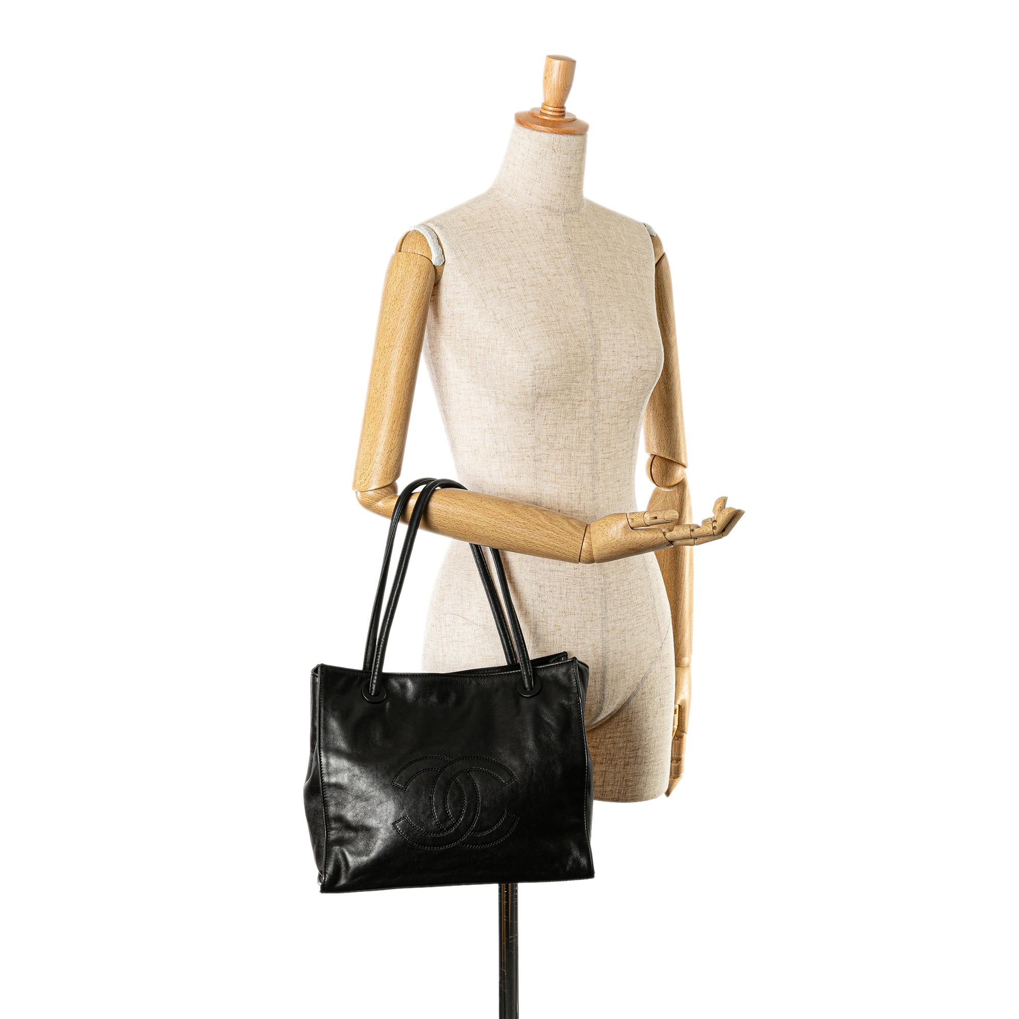 Chanel CC Lambskin Tote Bag (SHG-R6lAw8)