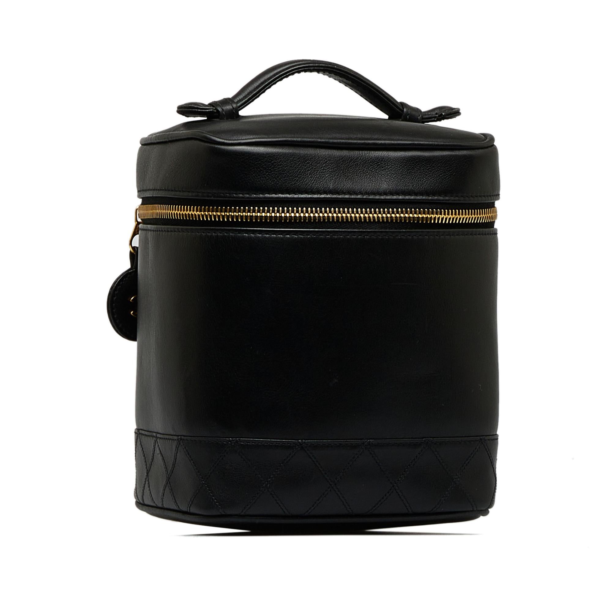 Chanel CC Lambskin Vanity Bag (SHG-0IH9fb)