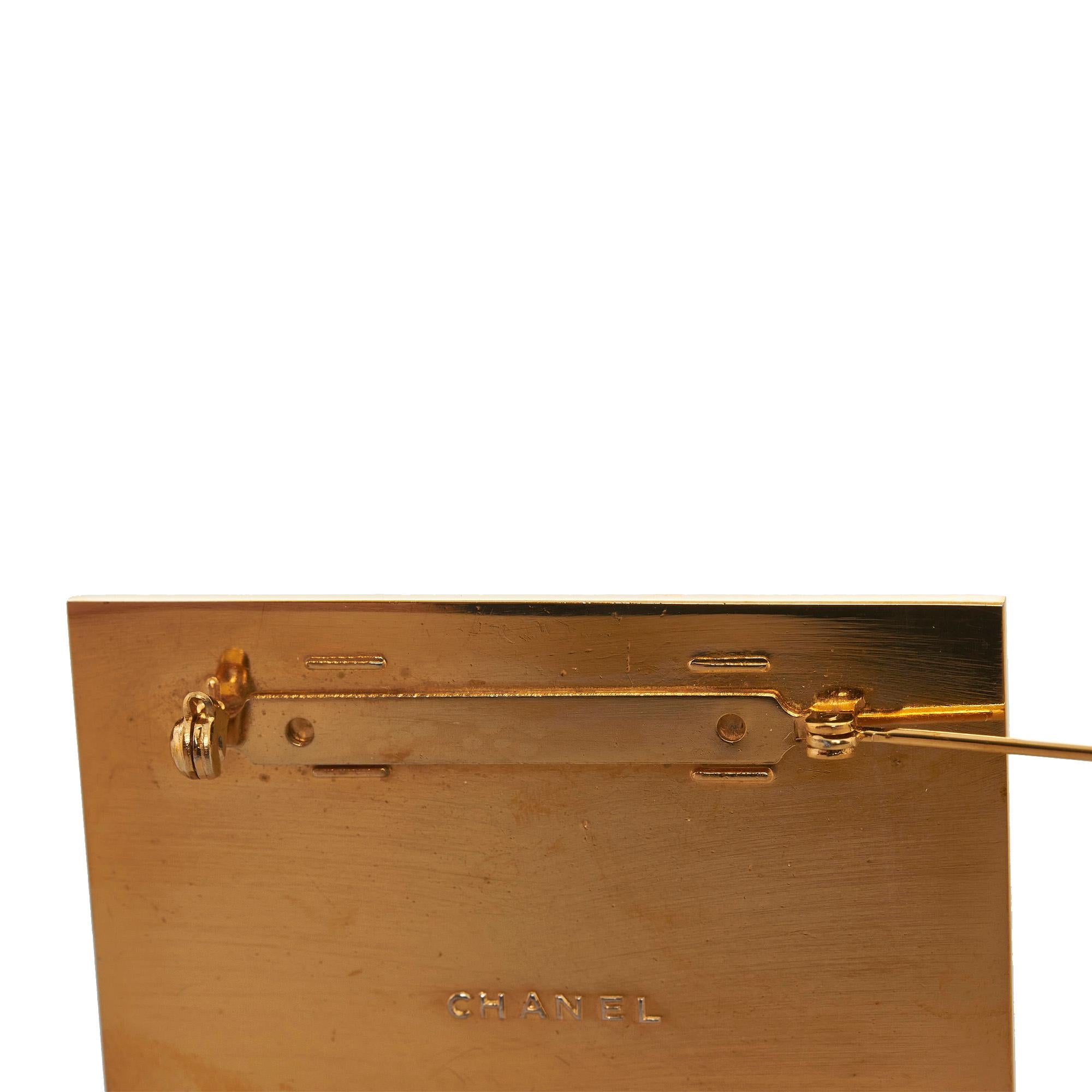 Chanel CC Logo Plate Brooch (SHG-nD1vJu)