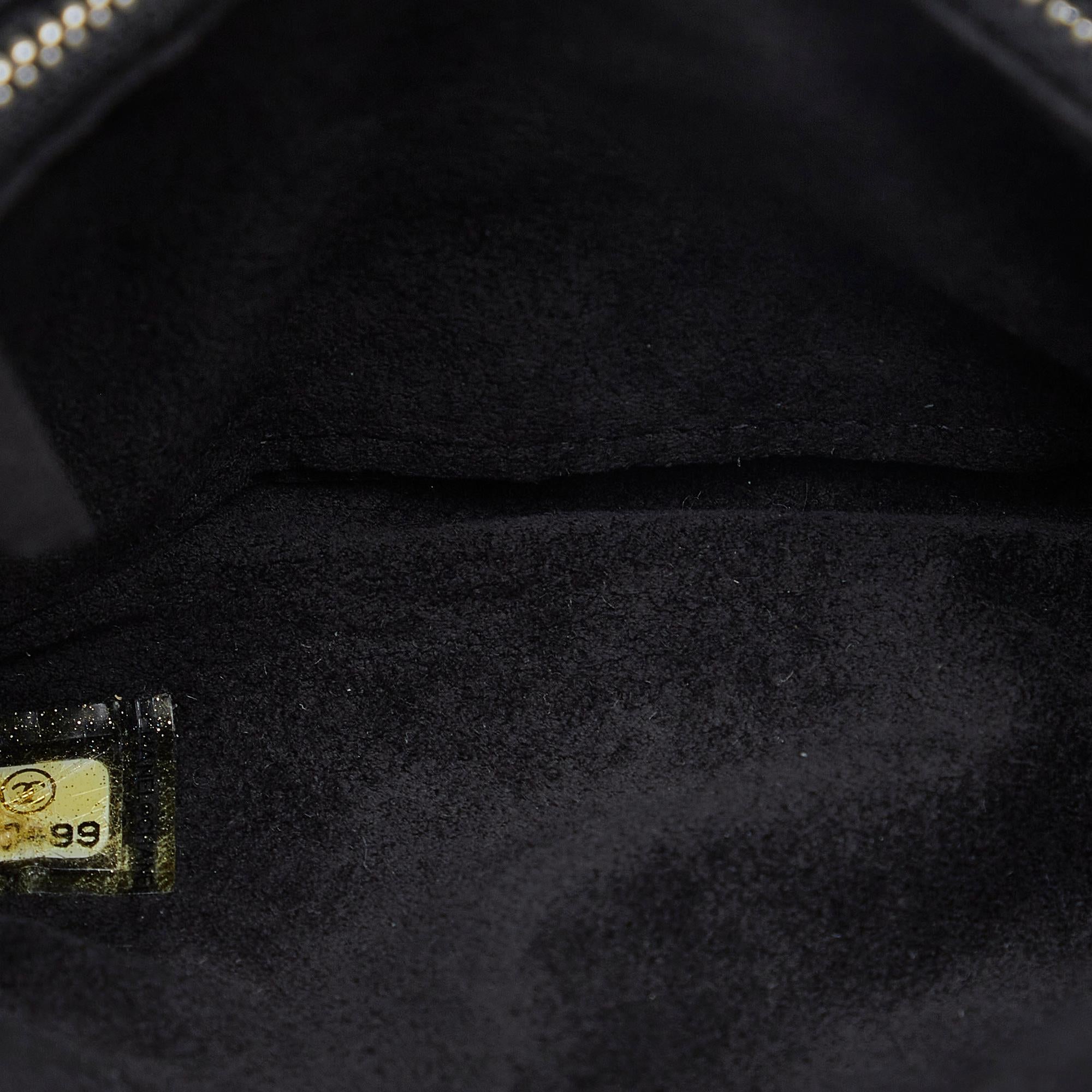 Chanel CC Phone Pouch (SHG-fFFbkG)