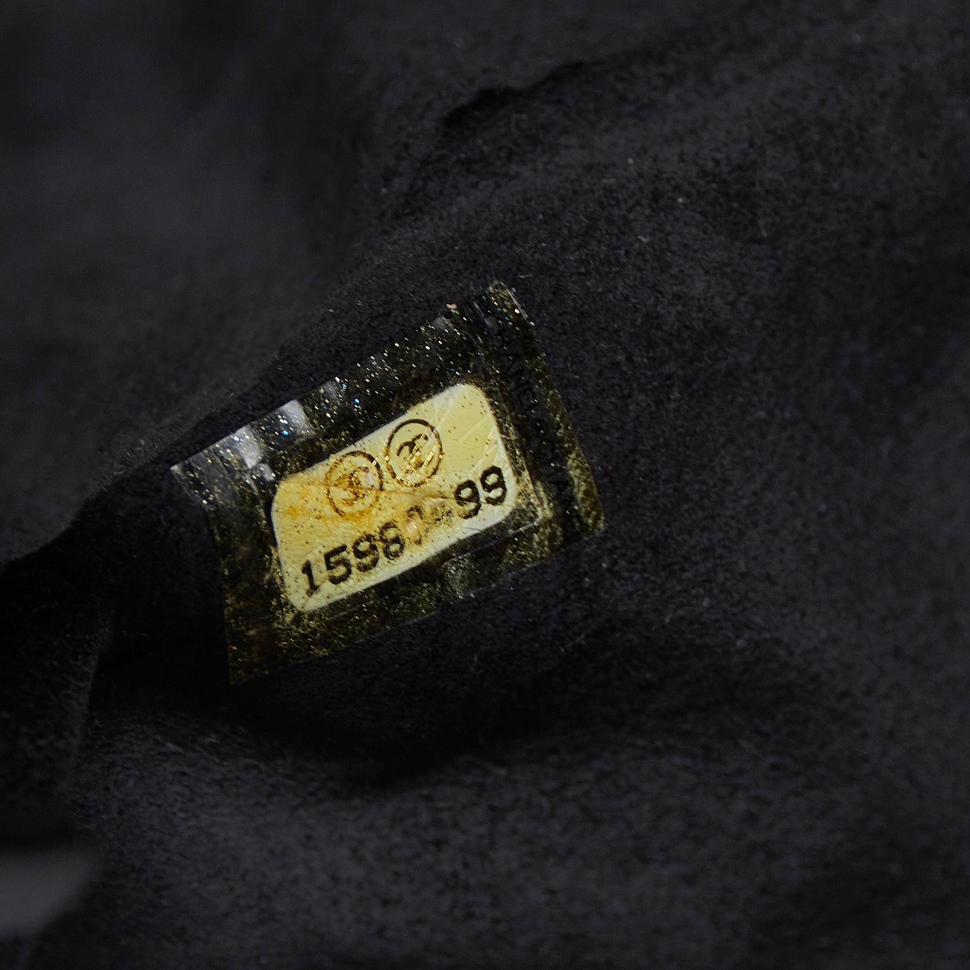 Chanel CC Phone Pouch (SHG-fFFbkG)