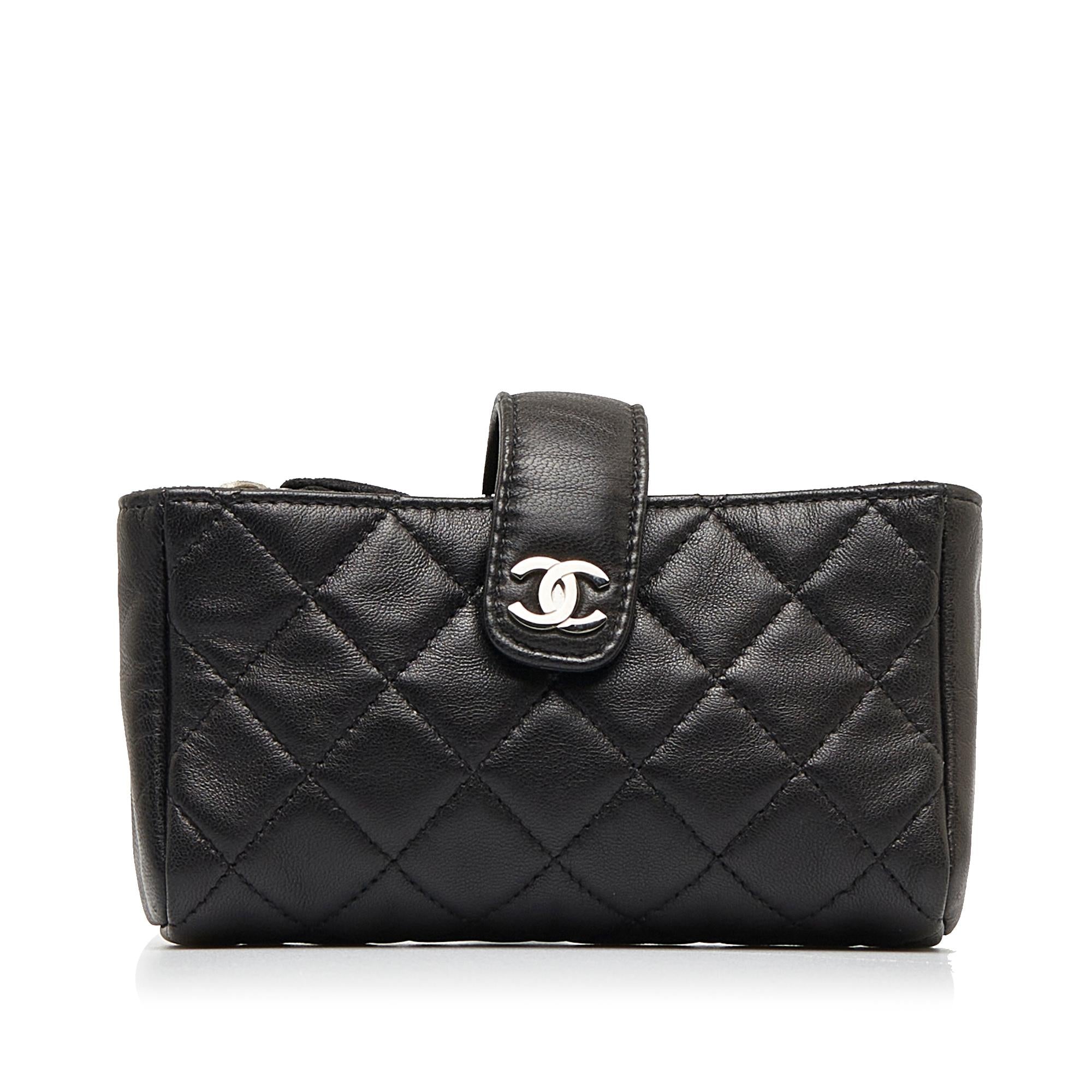 Chanel CC Phone Pouch (SHG-fFFbkG)