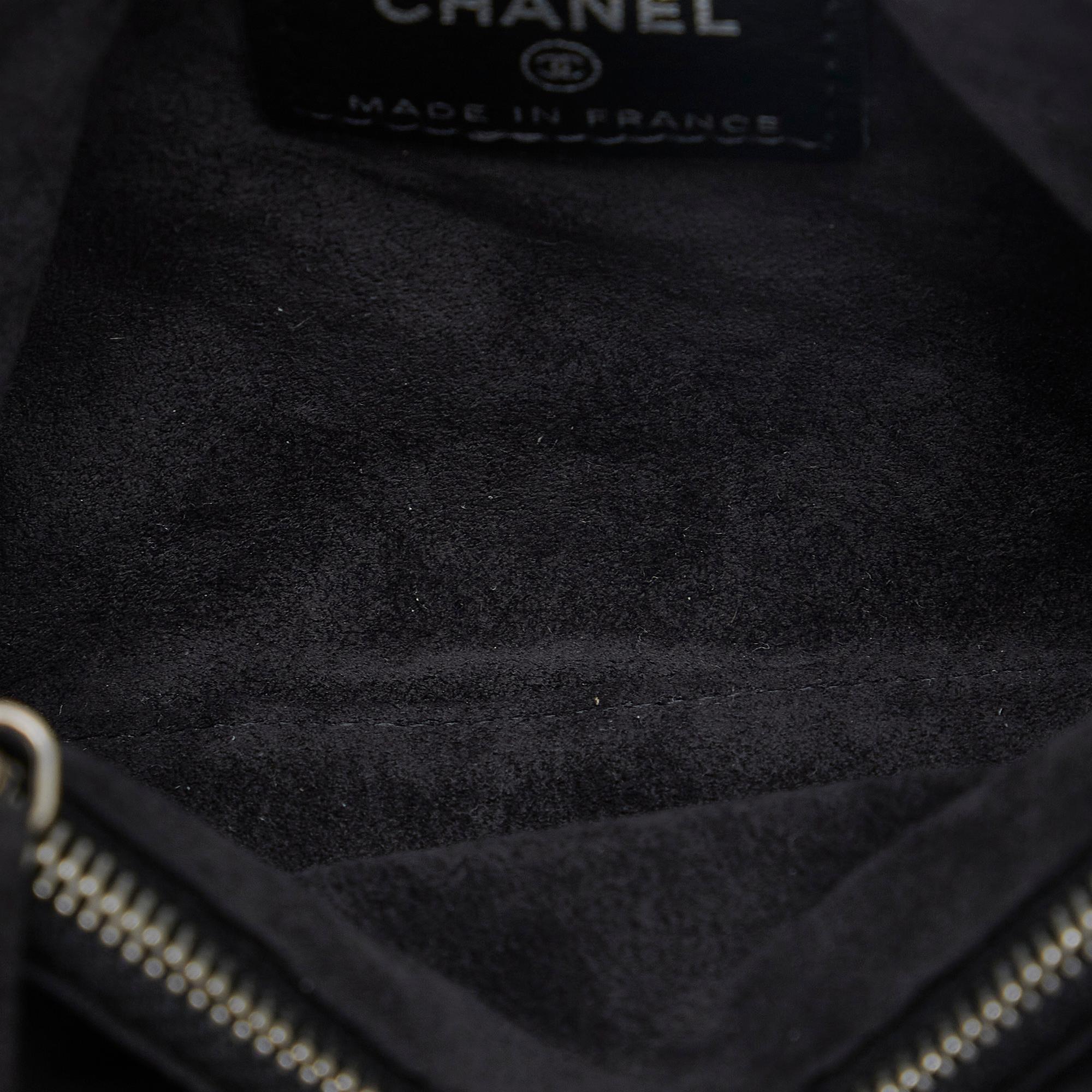 Chanel CC Phone Pouch (SHG-fFFbkG)
