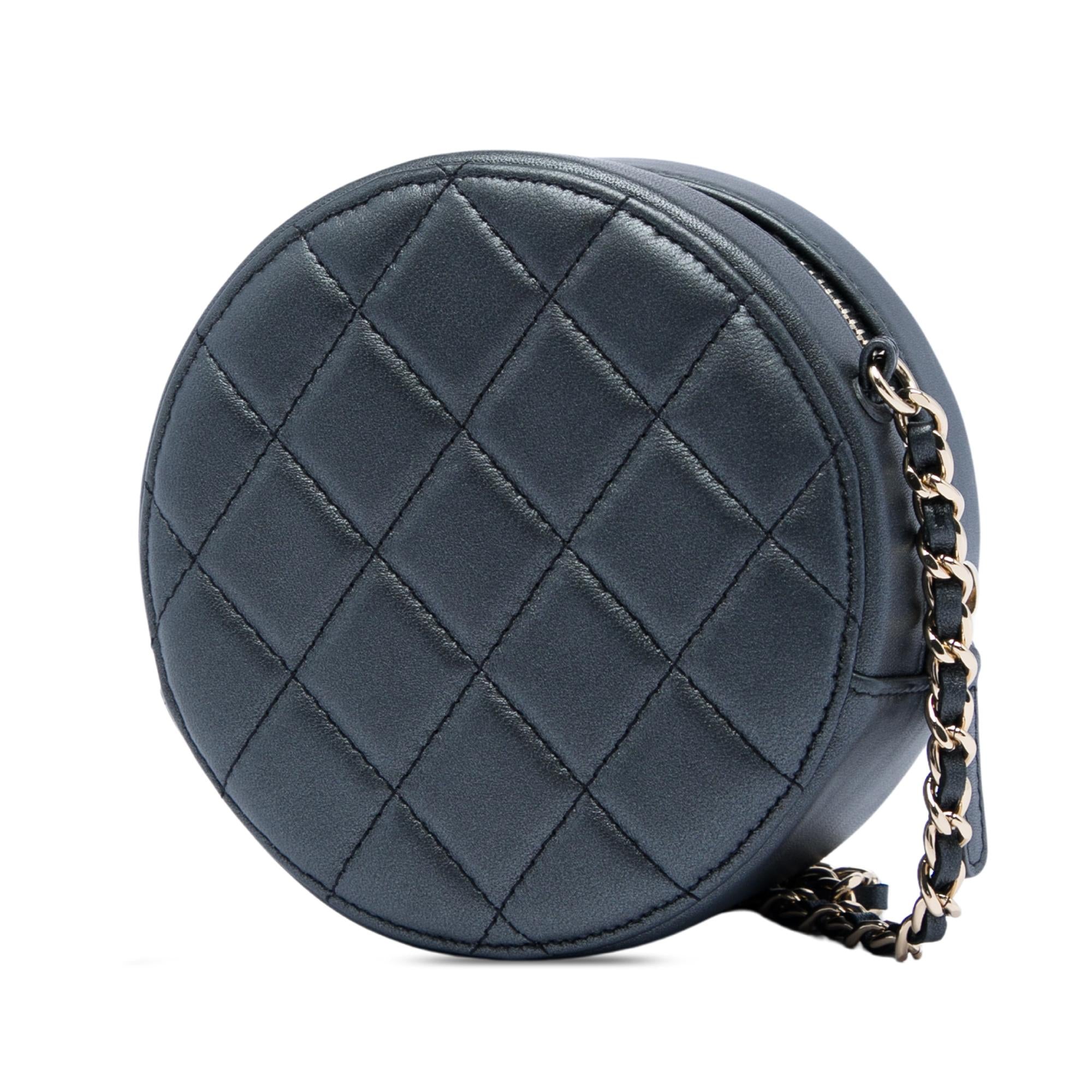 Chanel CC Quilted Iridescent Lambskin Pearl Round Clutch with Chain
