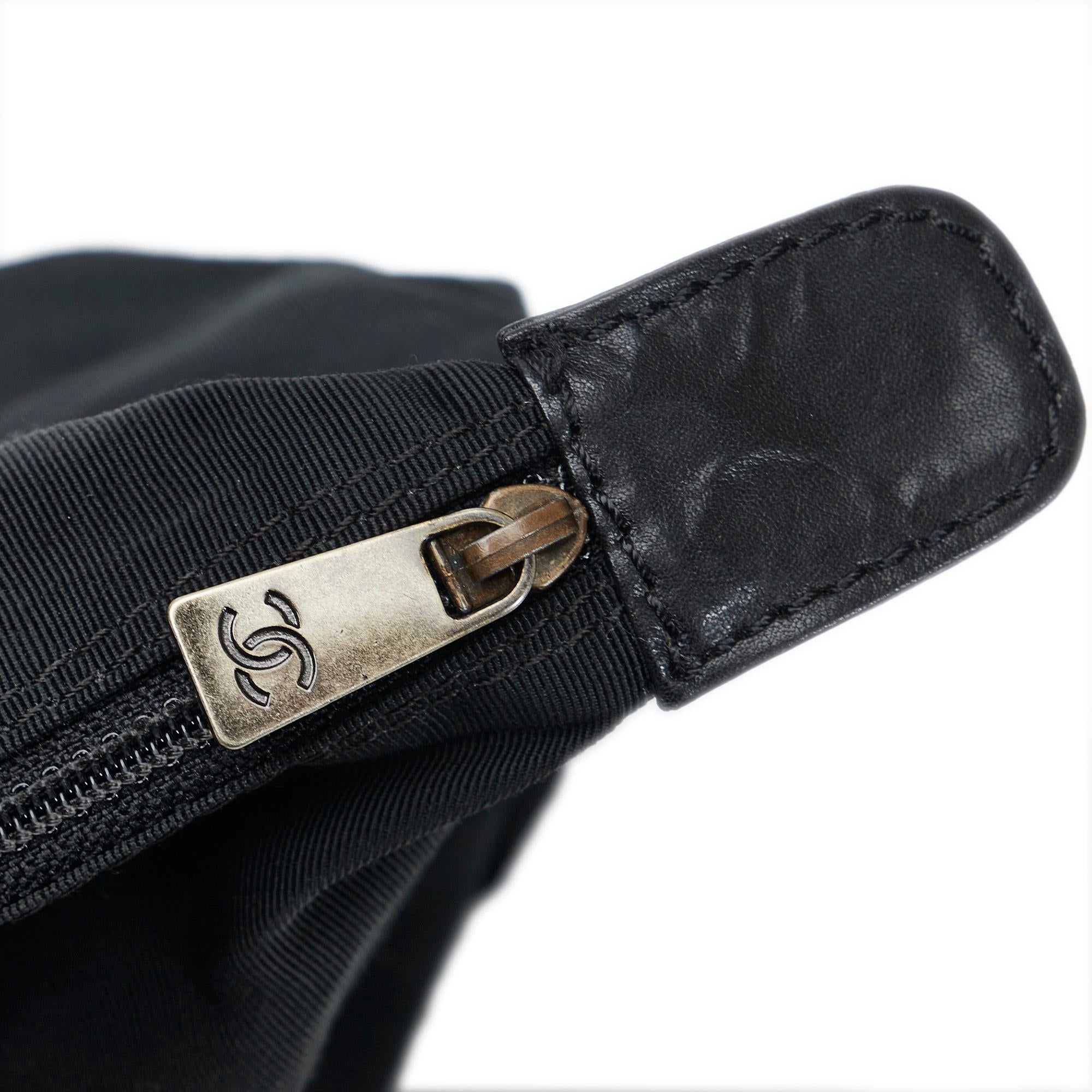 Chanel CC Wild Stitch Handbag (SHG-vbWh5u)