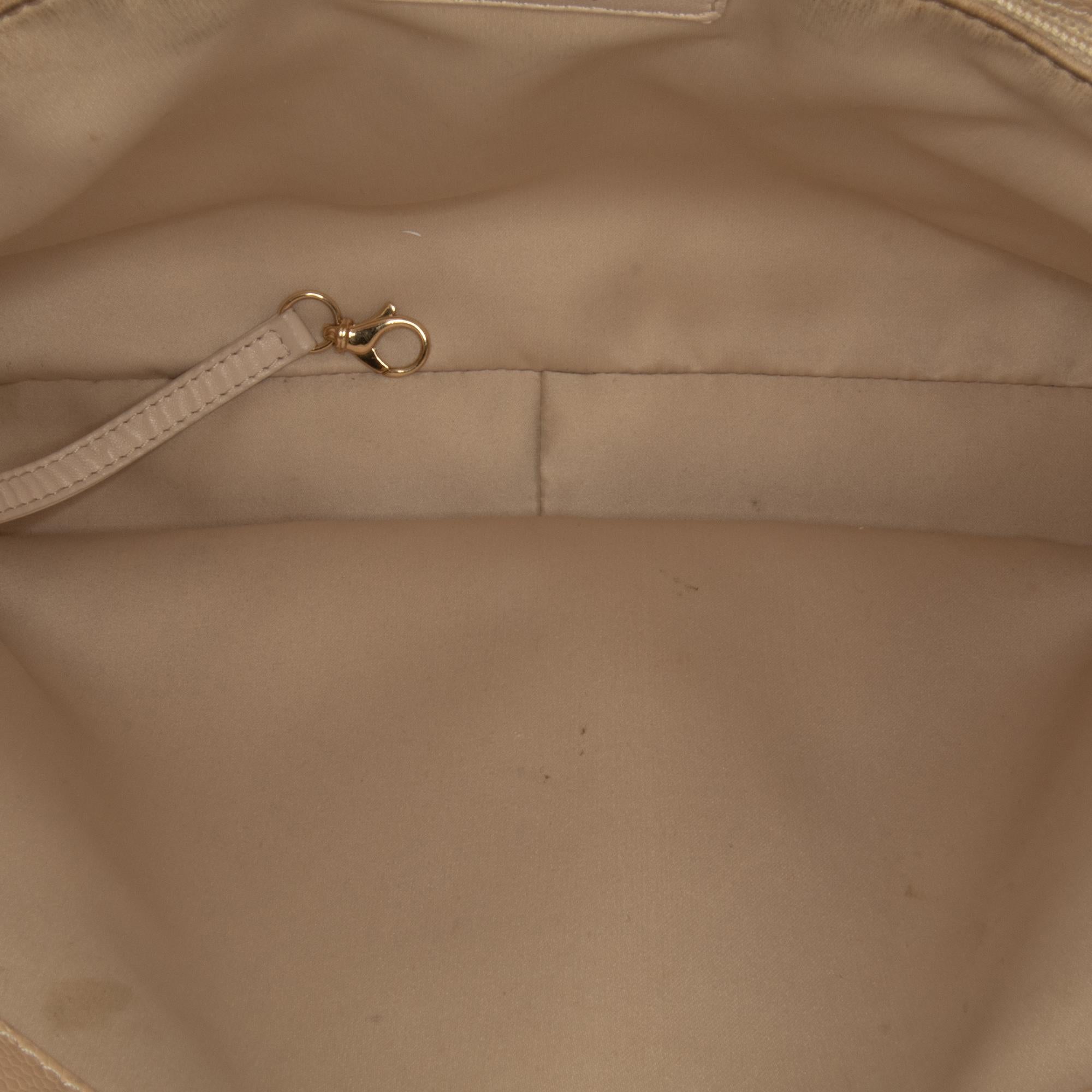 Chanel Caviar Grand Shopping Tote (SHG-GVzwth)