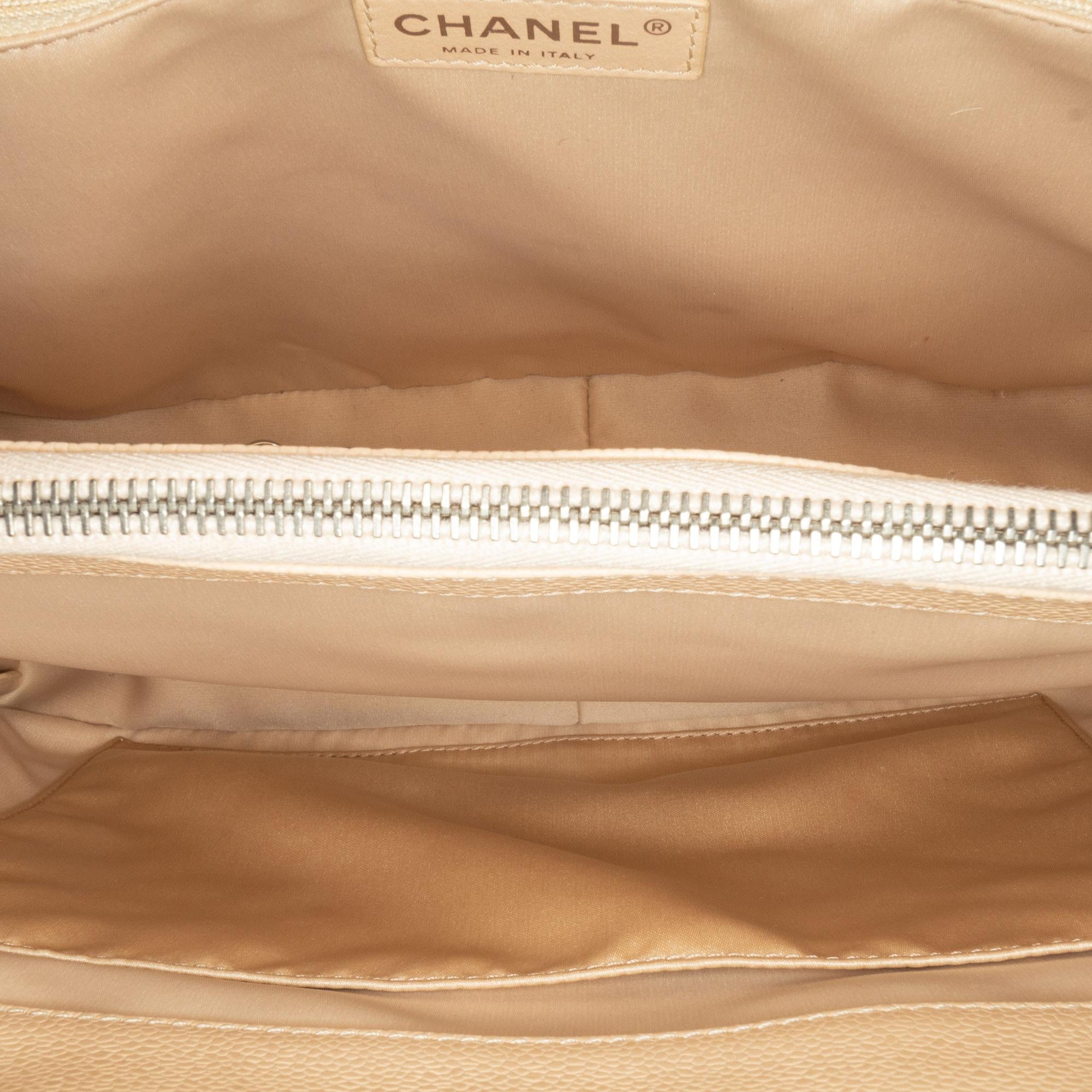 Chanel Caviar Grand Shopping Tote (SHG-wtRDYo)