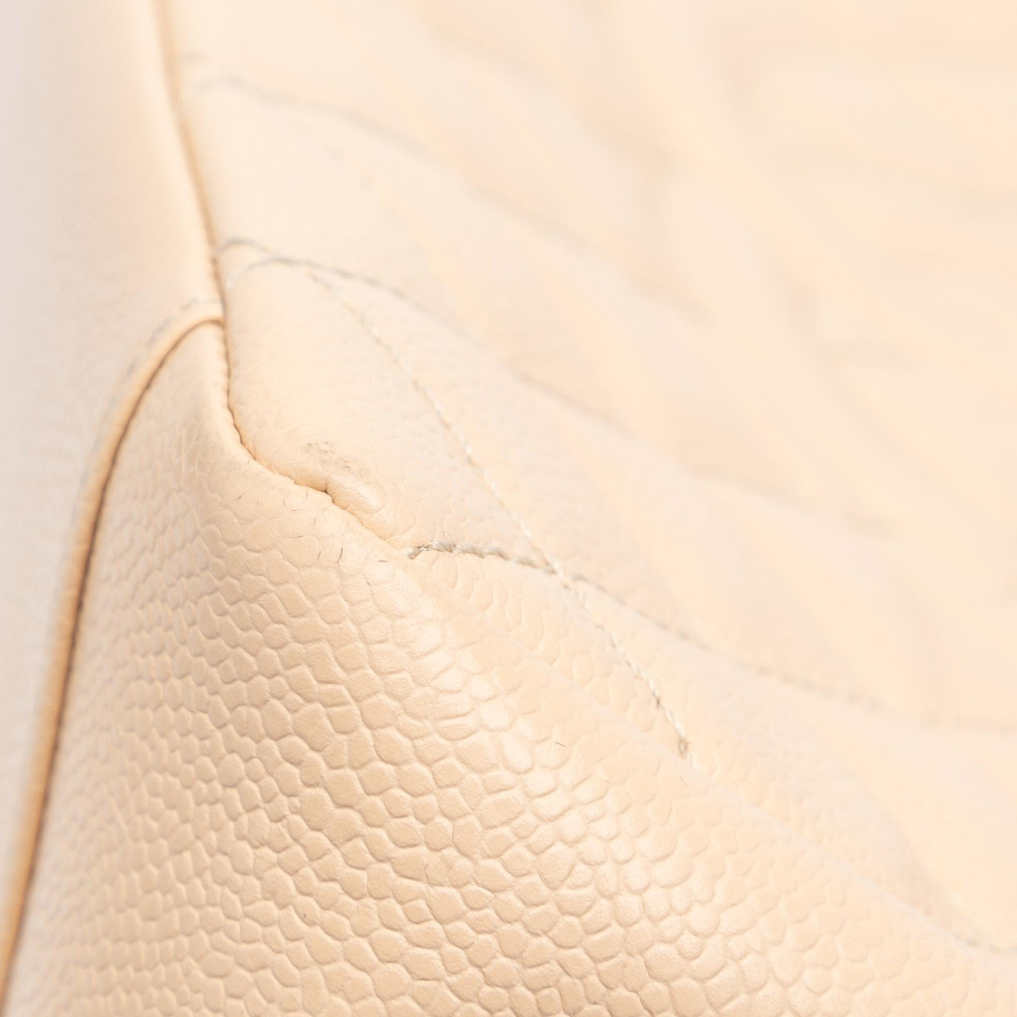 Chanel Caviar Grand Shopping Tote (SHG-wtRDYo)