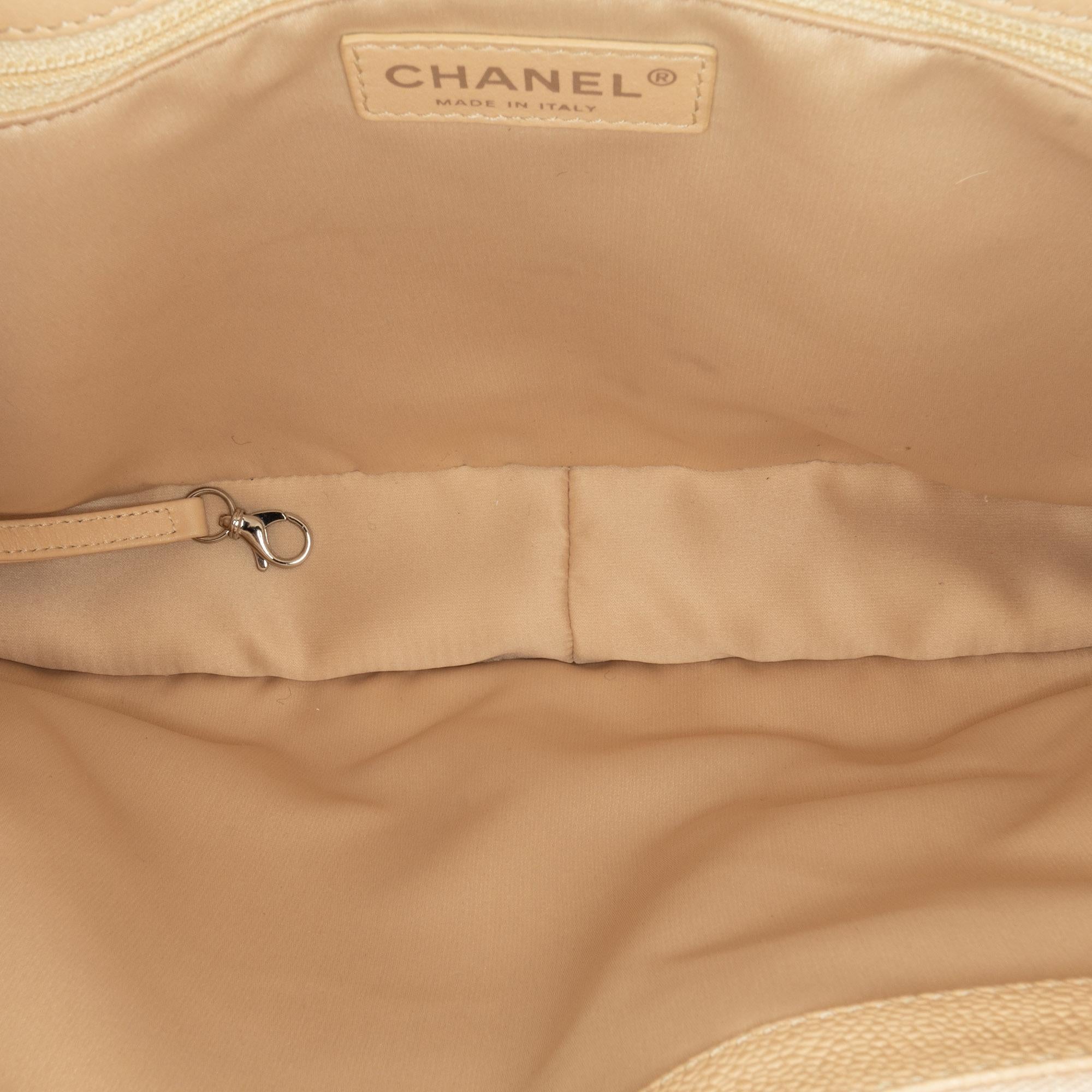 Chanel Caviar Grand Shopping Tote (SHG-wtRDYo)