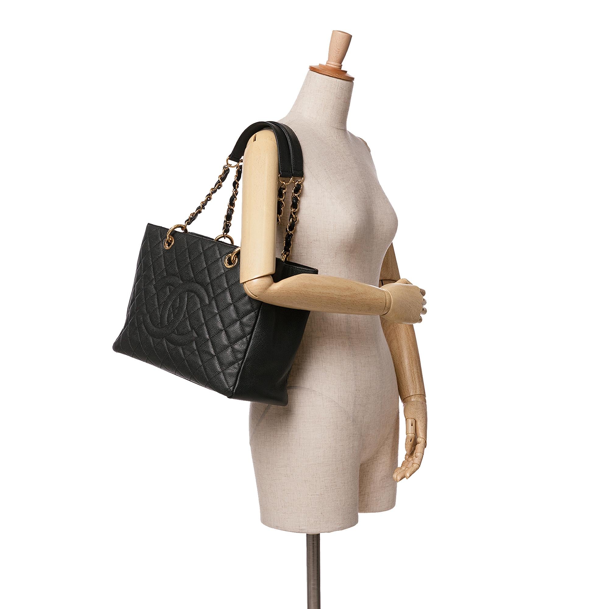 Chanel Caviar Grand Shopping Tote (SHG-PuLkRM)