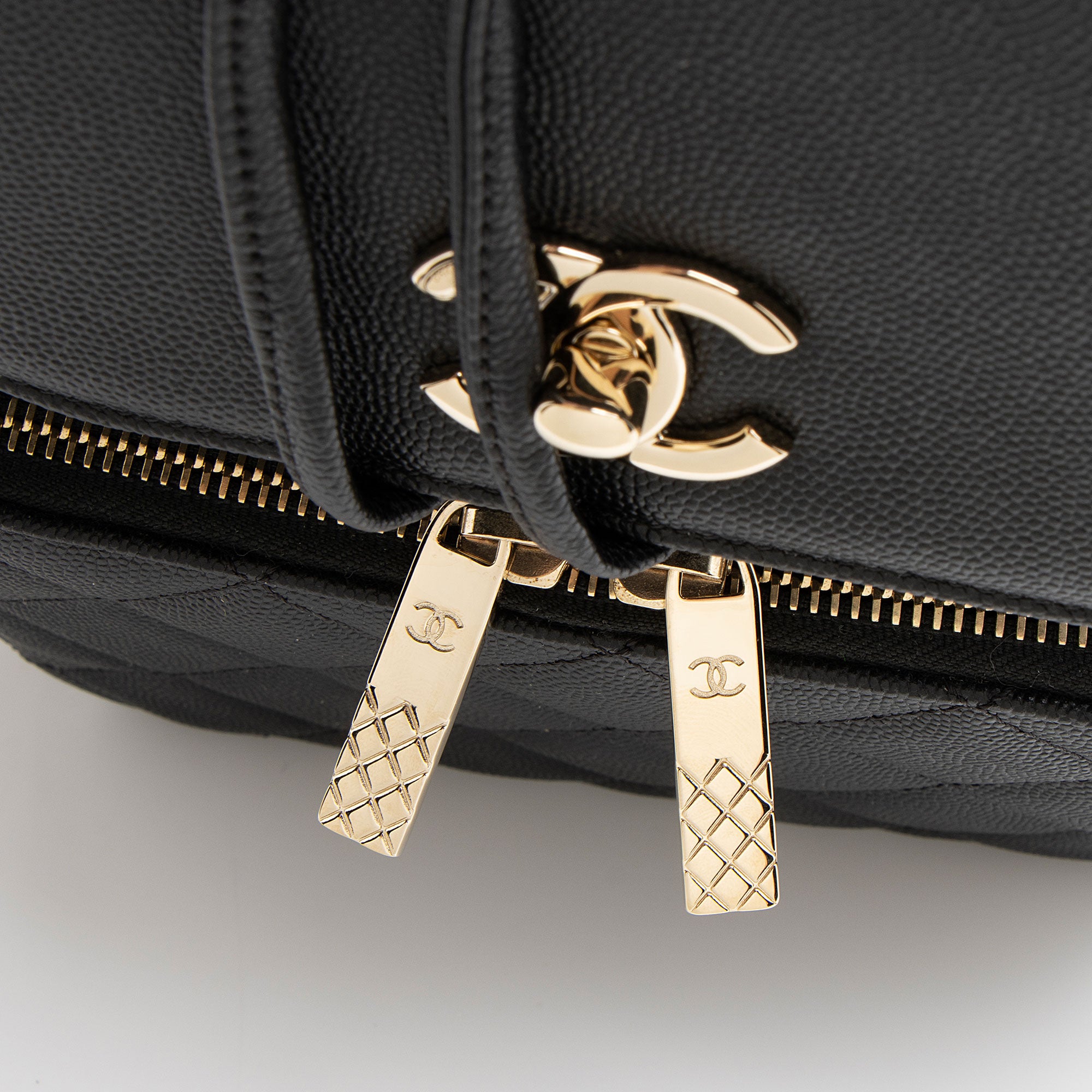 Chanel Caviar Leather Business Affinity Backpack (SHF-oTQxcP)