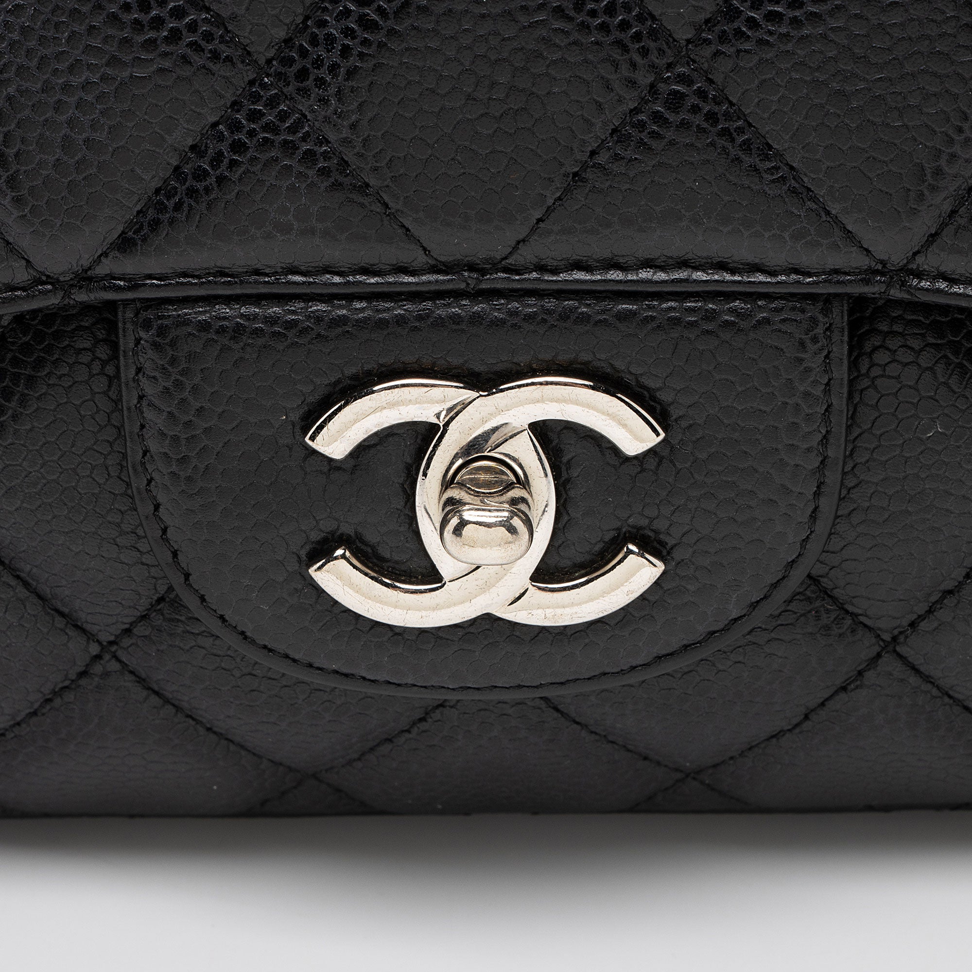 Chanel Caviar Leather Classic Maxi Single Flap Bag (SHF-tdUQSa)