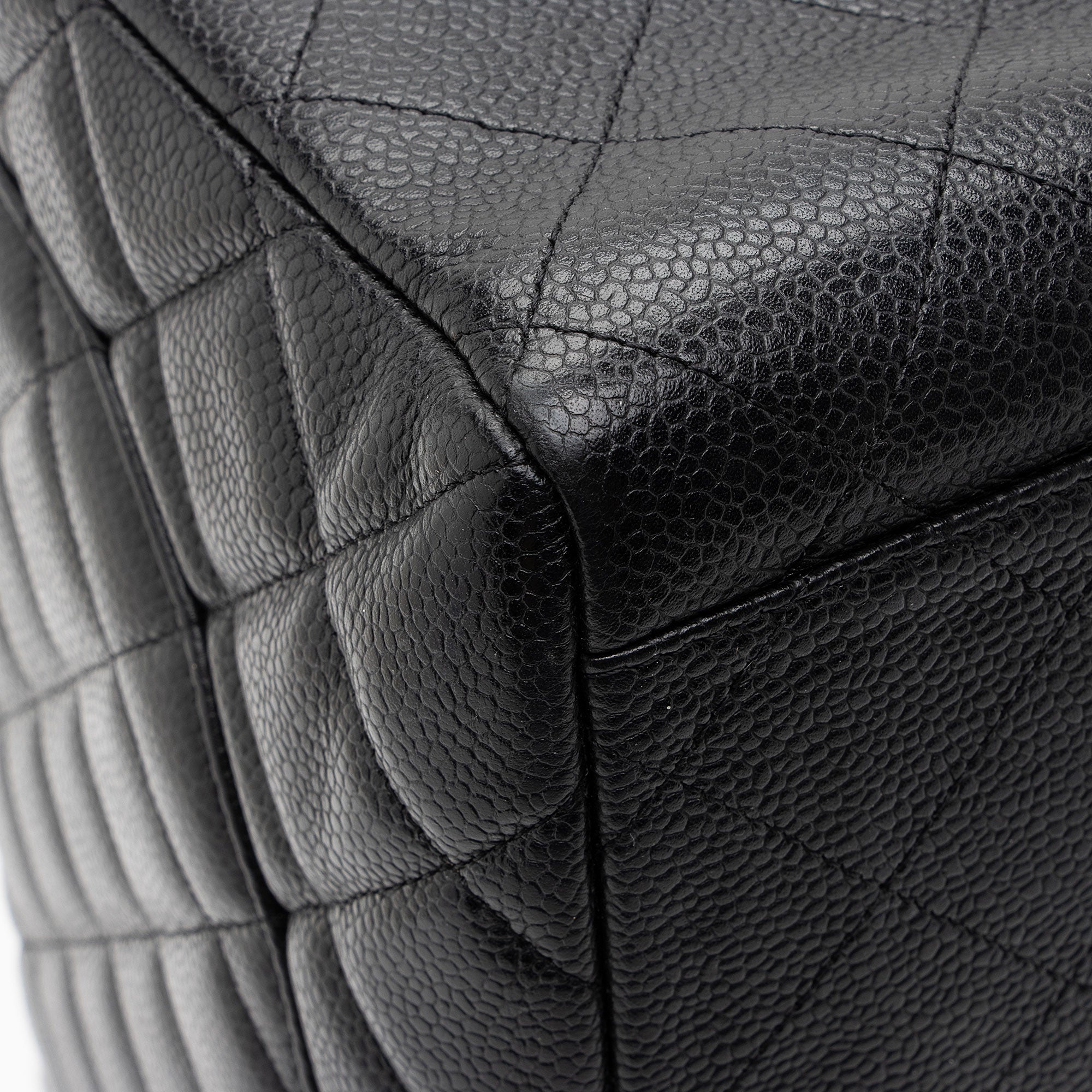 Chanel Caviar Leather Classic Maxi Single Flap Bag (SHF-tdUQSa)