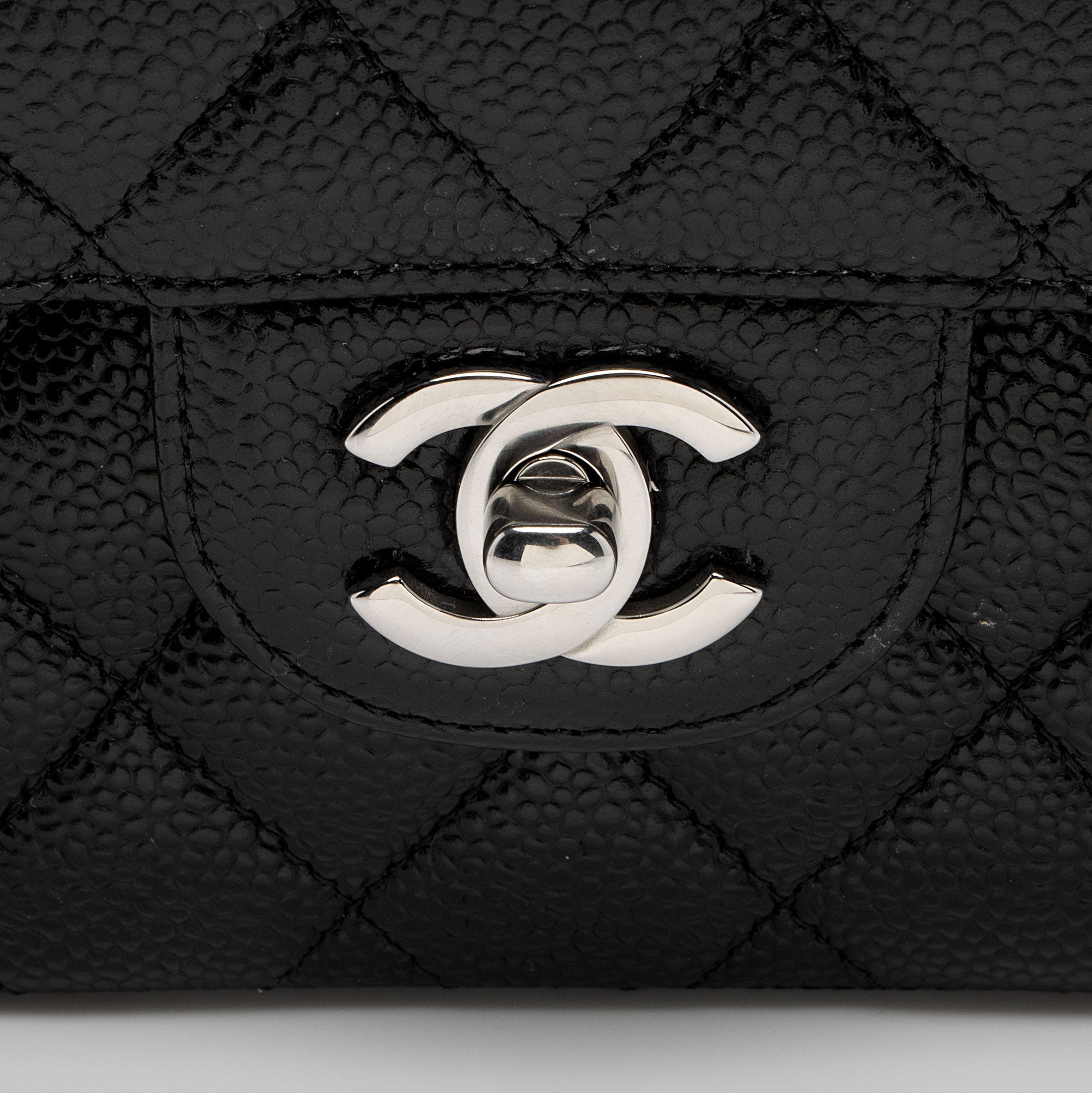 Chanel Caviar Leather Classic Medium Double Flap Bag (SHF-Xtaxo5)