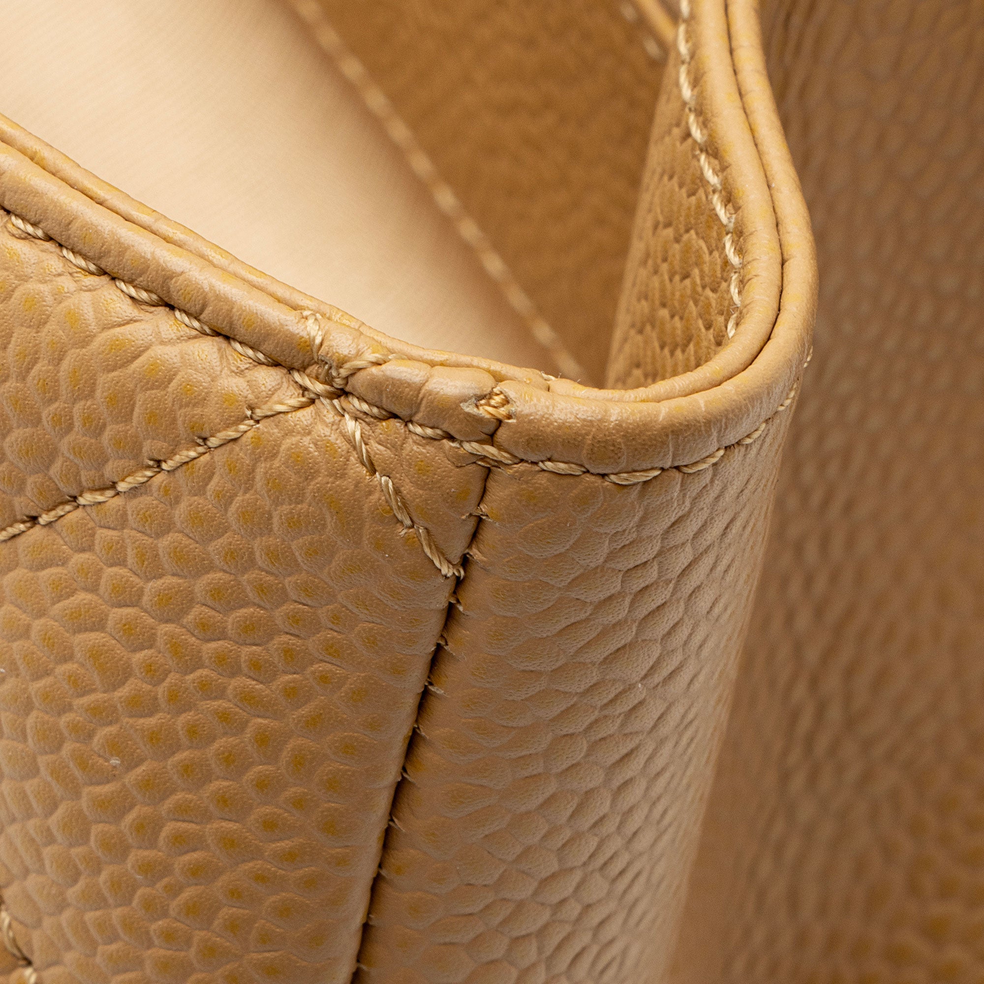 Chanel Caviar Leather Grand Shopping Tote (SHF-bjusbT)