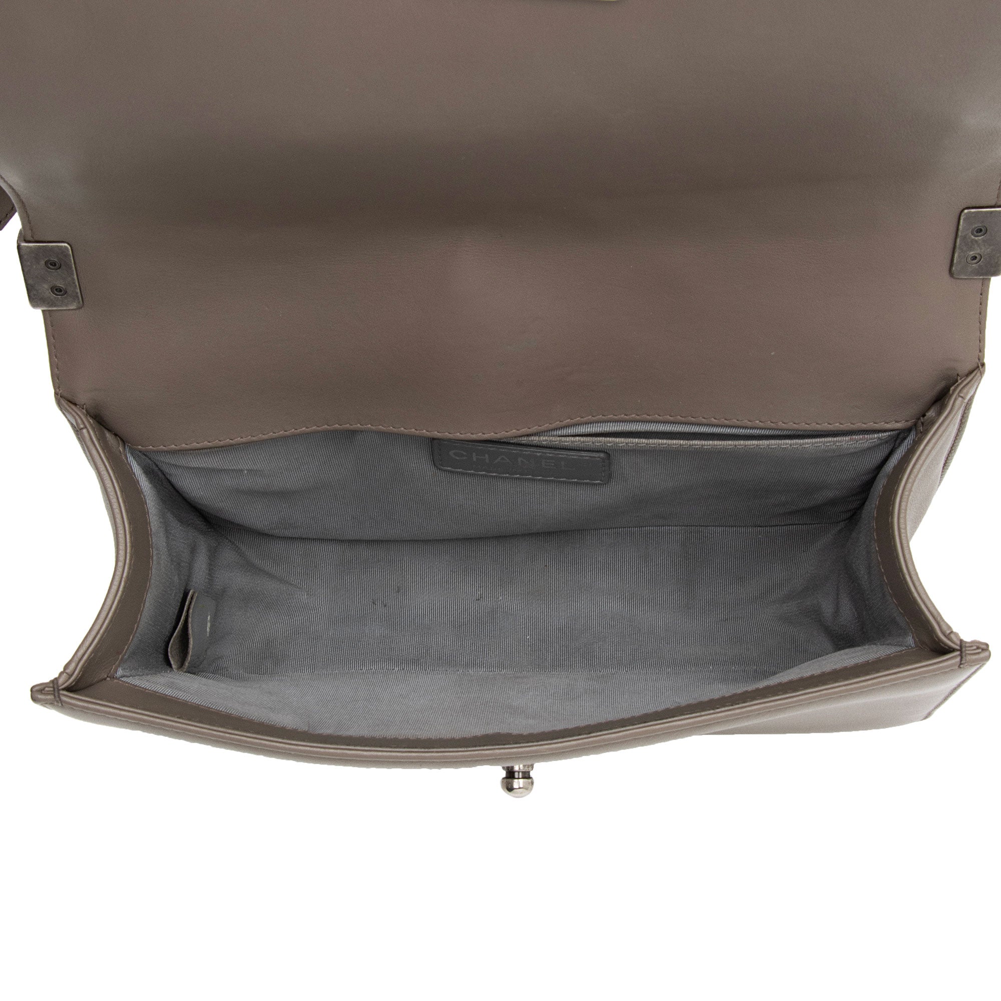 Chanel Chevron Calfskin Medium Boy Bag (SHF-kVlJep)