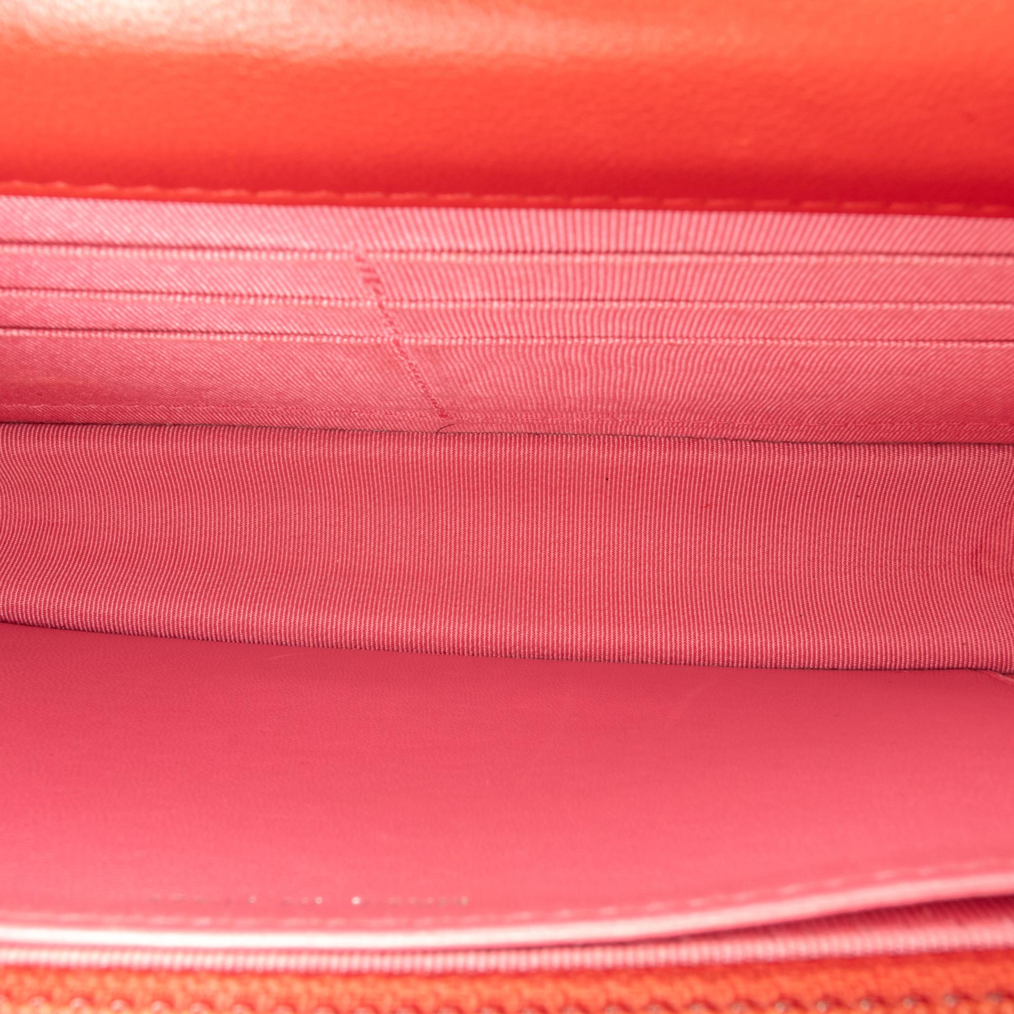Chanel Classic Lambskin Wallet on Chain (SHG-G8MVf0)