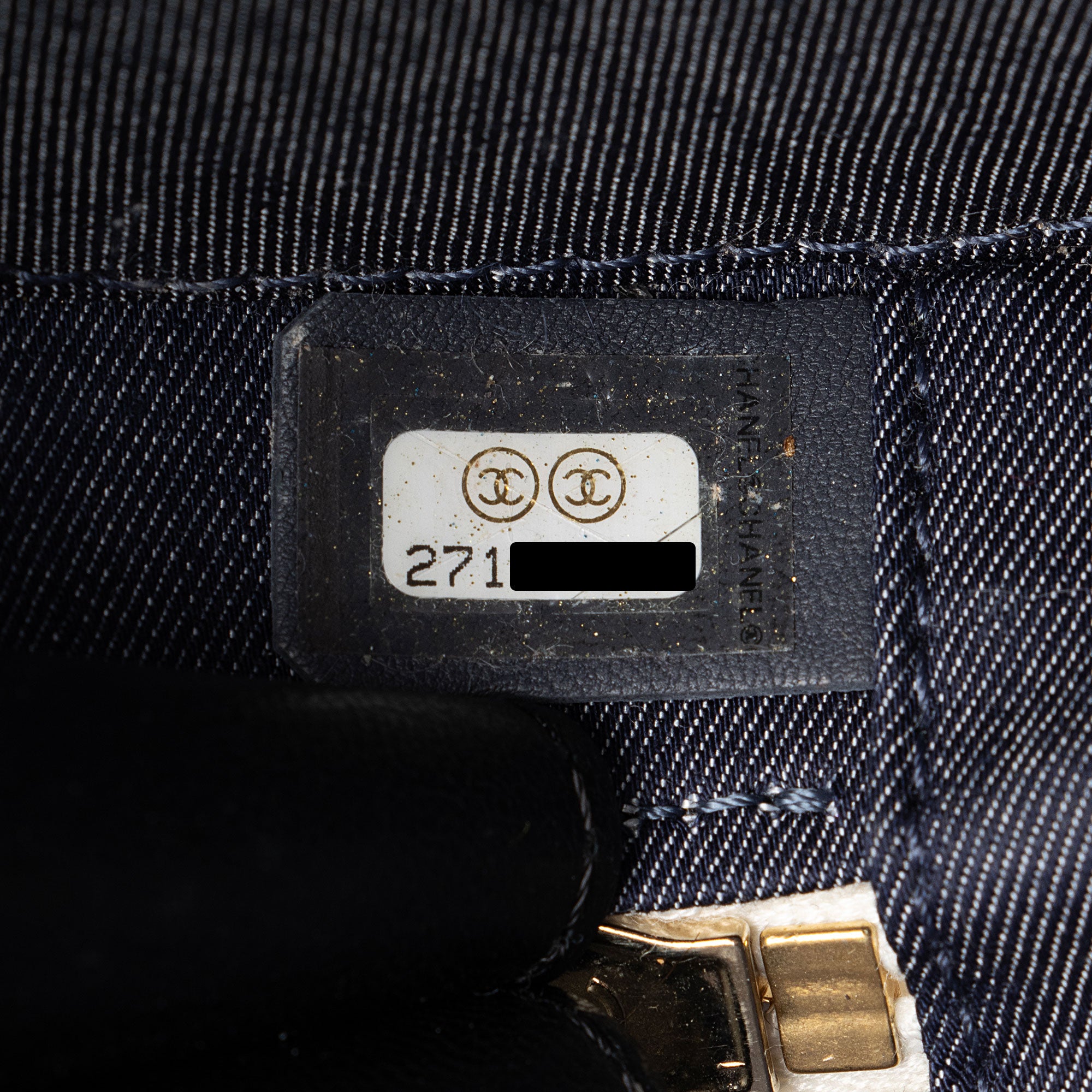 Chanel Crumpled Calfskin En Vogue Round Shoulder Bag