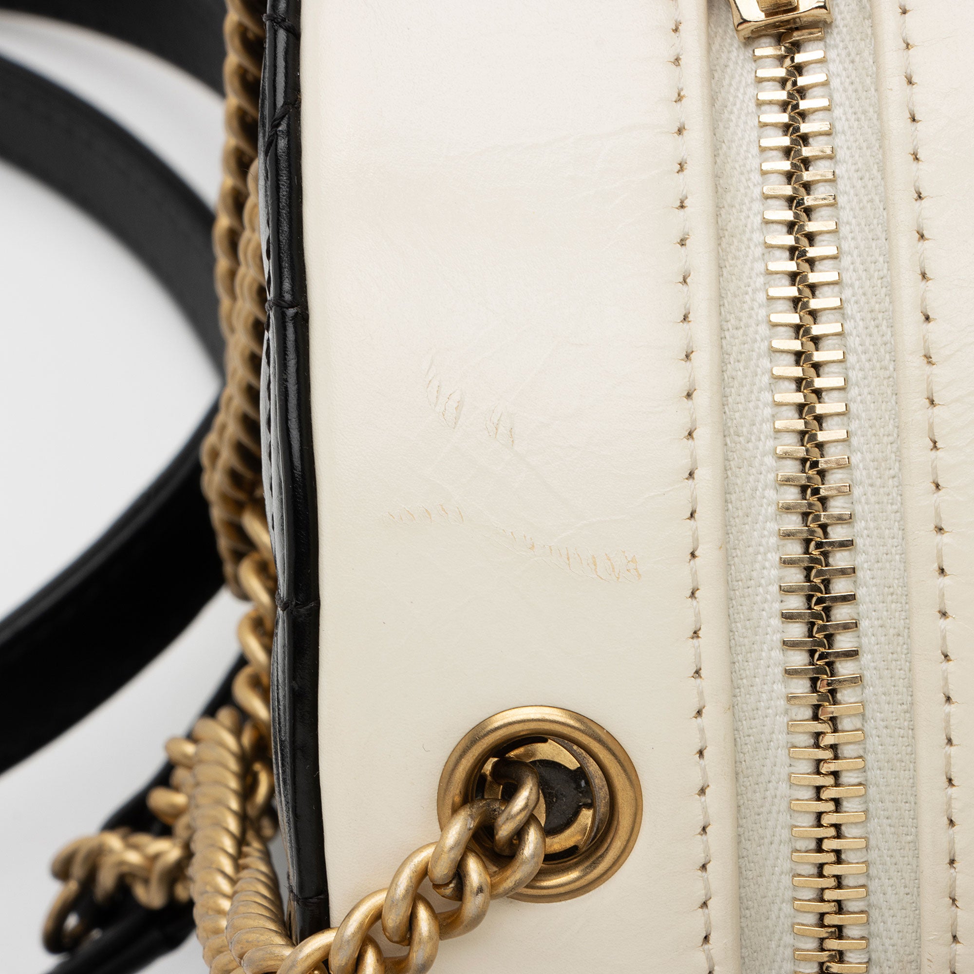 Chanel Crumpled Calfskin En Vogue Round Shoulder Bag