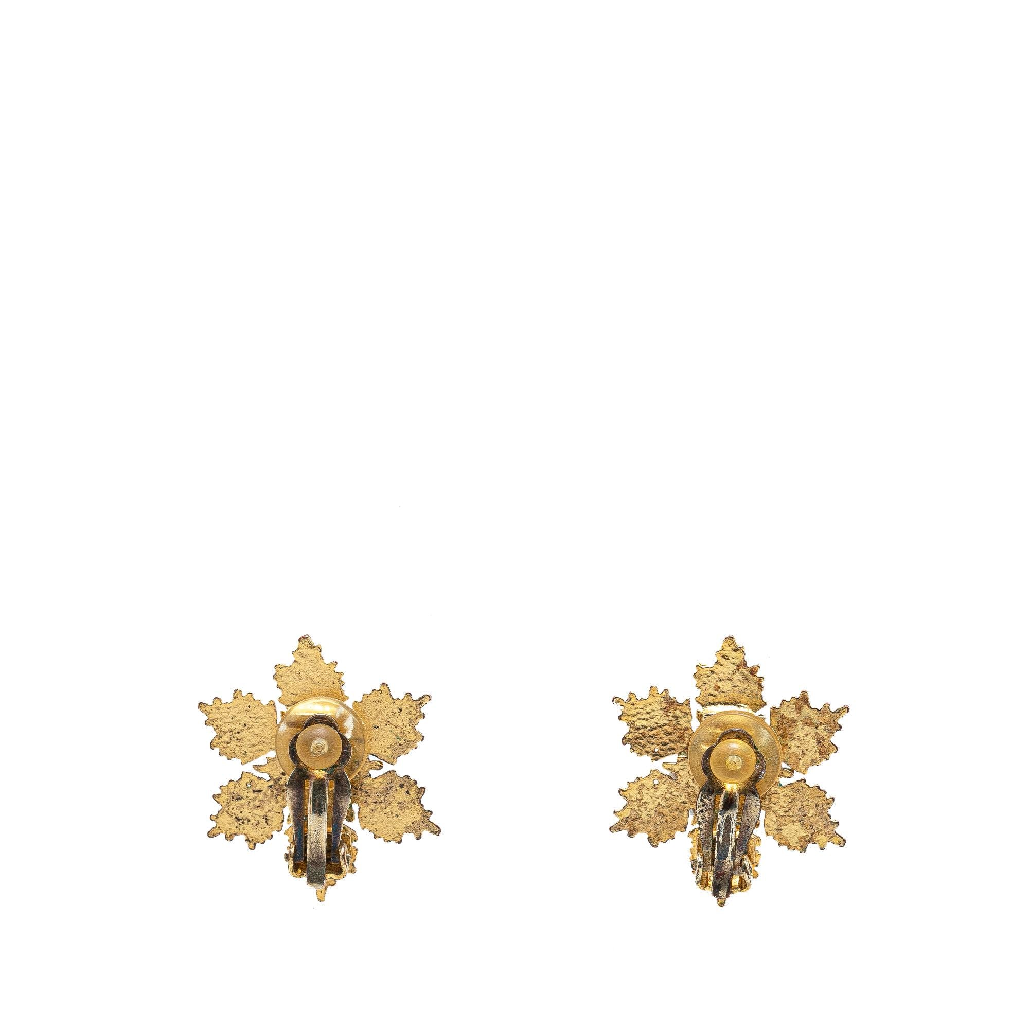 Chanel Gold Plated CC Snowflake Clip On Earrings (SHG-aKeOwk)