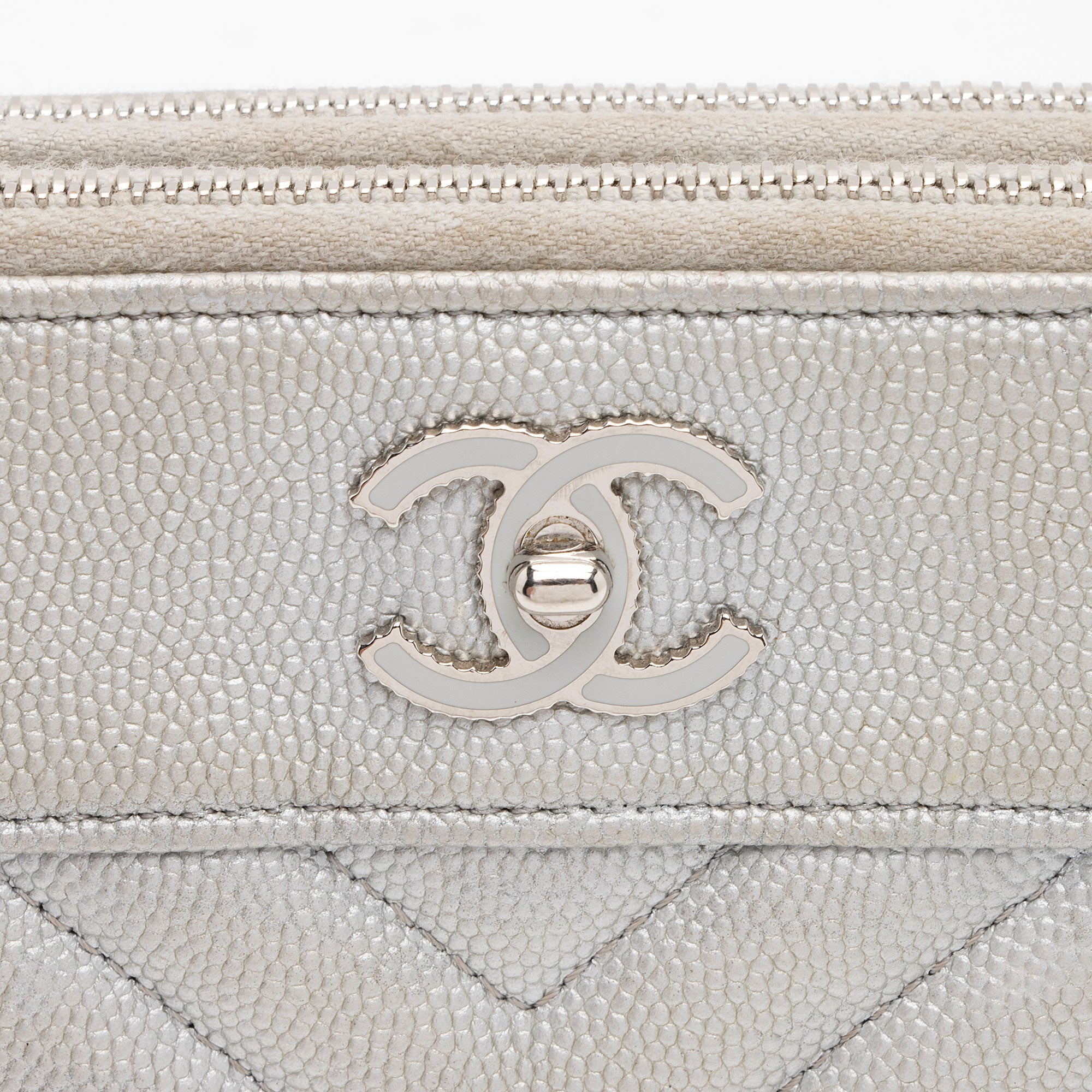 Chanel Iridescent Caviar Leather Vintage Mademoiselle Clutch with Chain (SHF-fdlQlw)