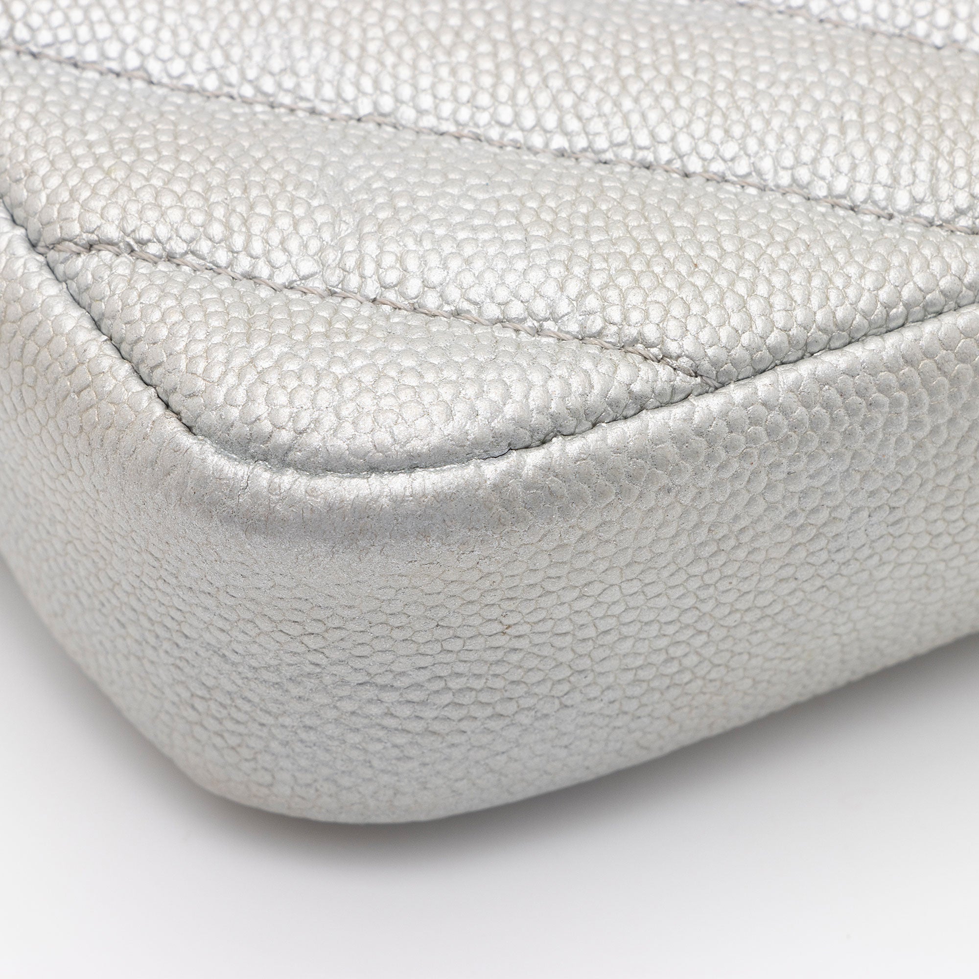 Chanel Iridescent Caviar Leather Vintage Mademoiselle Clutch with Chain (SHF-fdlQlw)