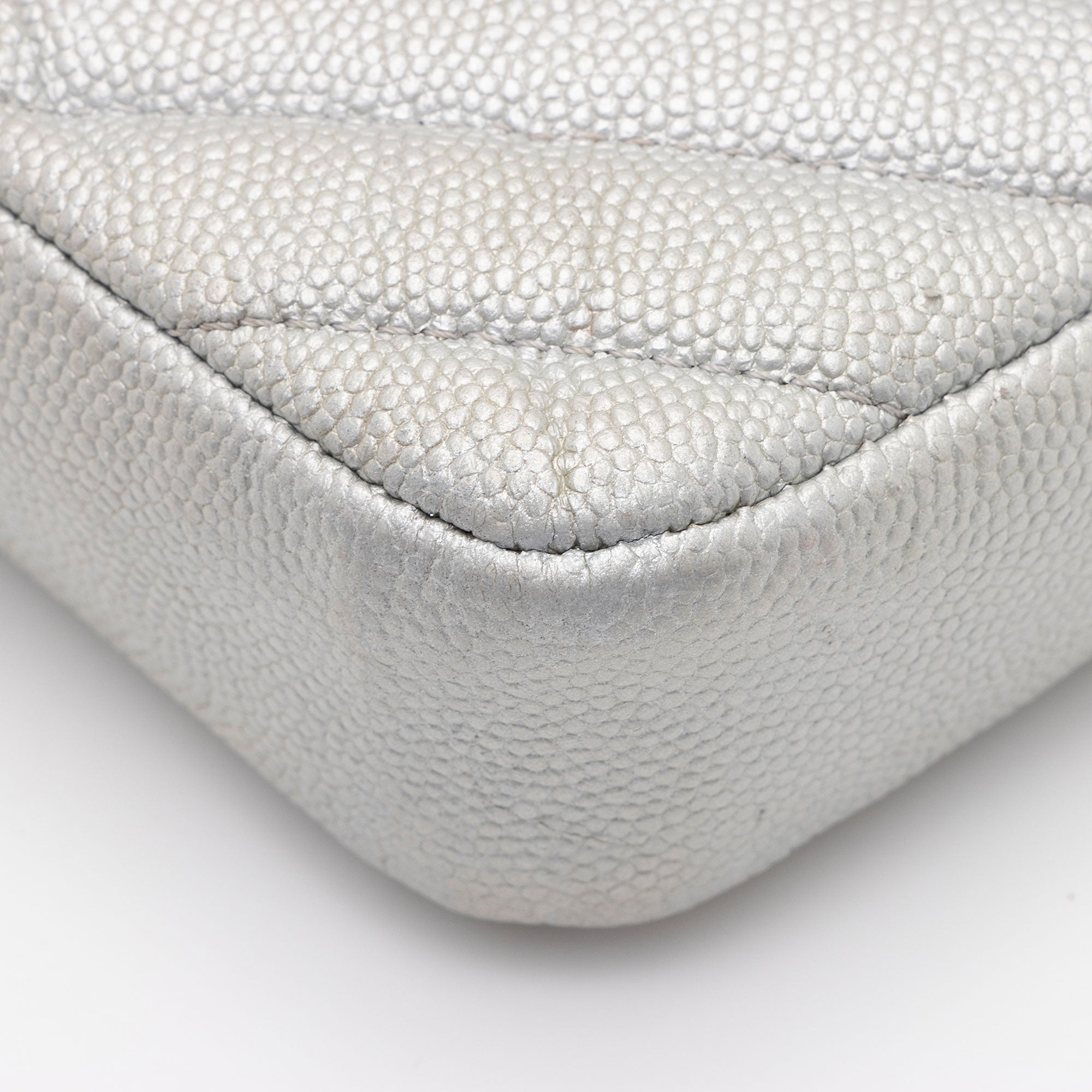 Chanel Iridescent Caviar Leather Vintage Mademoiselle Clutch with Chain (SHF-fdlQlw)