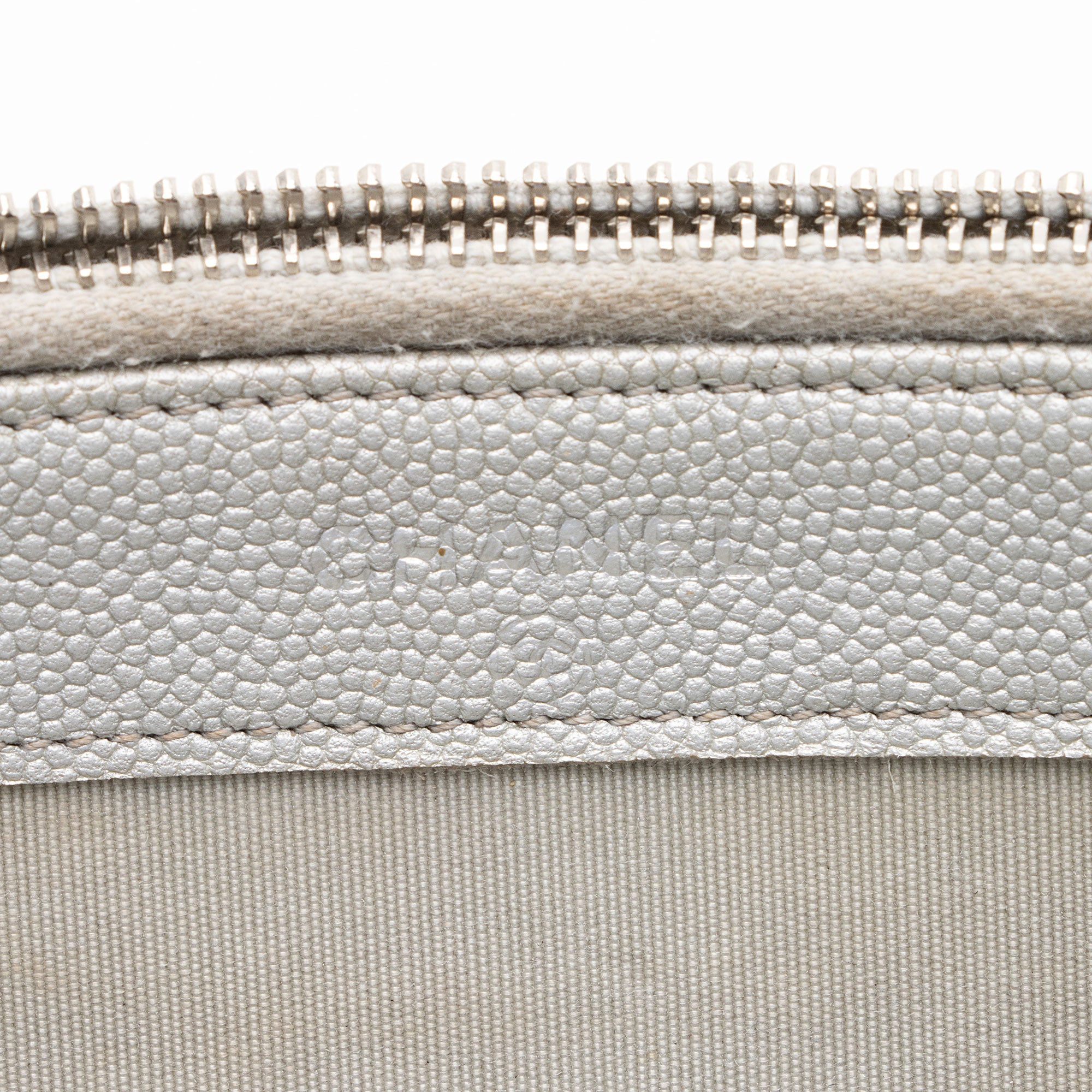 Chanel Iridescent Caviar Leather Vintage Mademoiselle Clutch with Chain (SHF-fdlQlw)