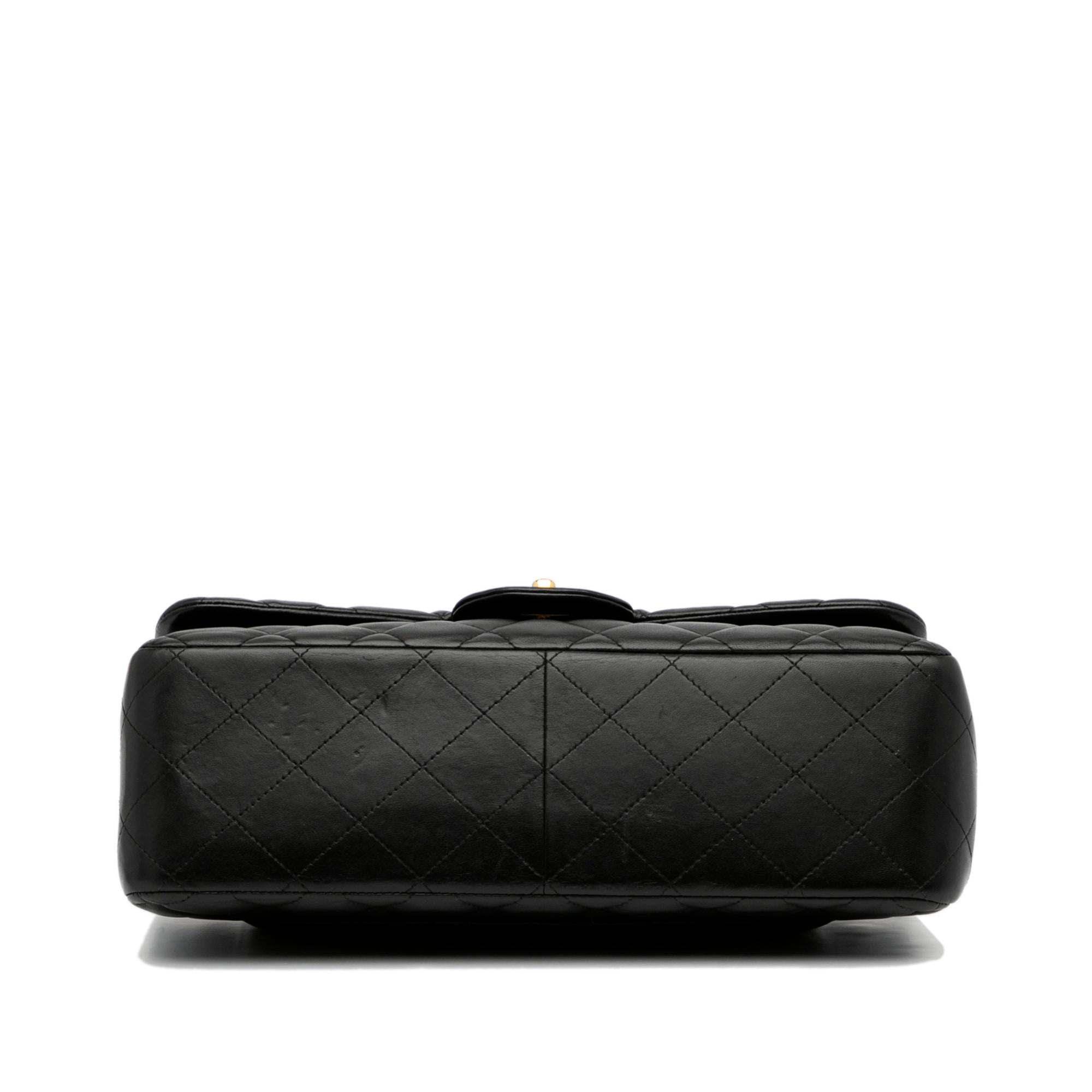 Chanel Jumbo Classic Lambskin Double Flap (SHG-ztAqmL)