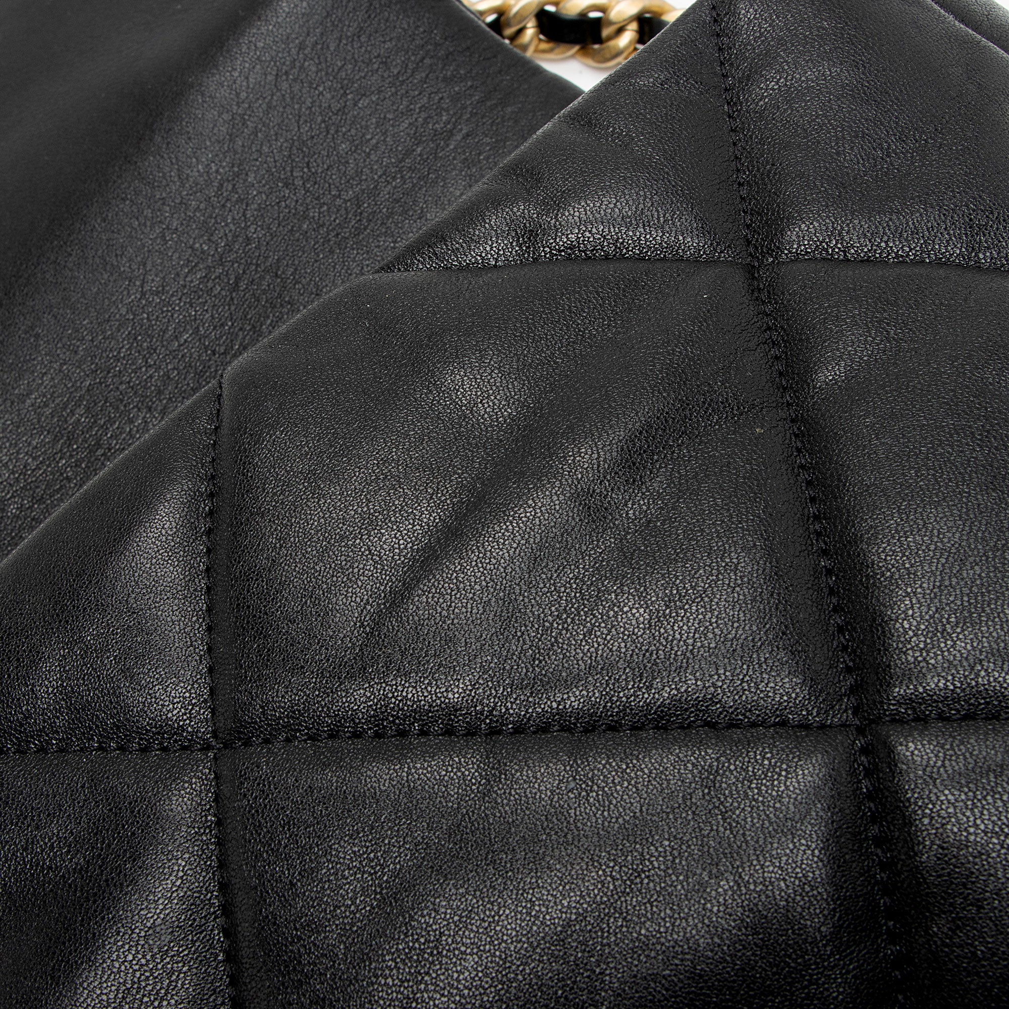 Chanel Lambskin 19 Maxi Flap Shoulder Bag (SHF-uWRj8f)