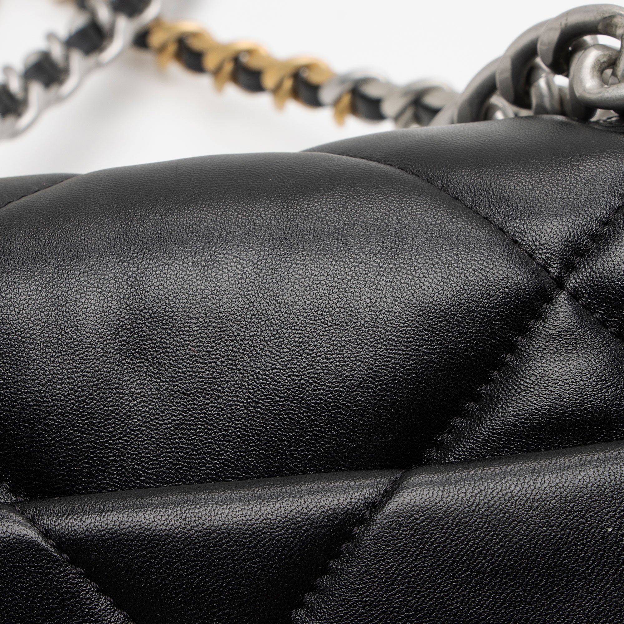 Chanel Lambskin 19 Medium Flap Shoulder Bag (SHF-boGp4i)