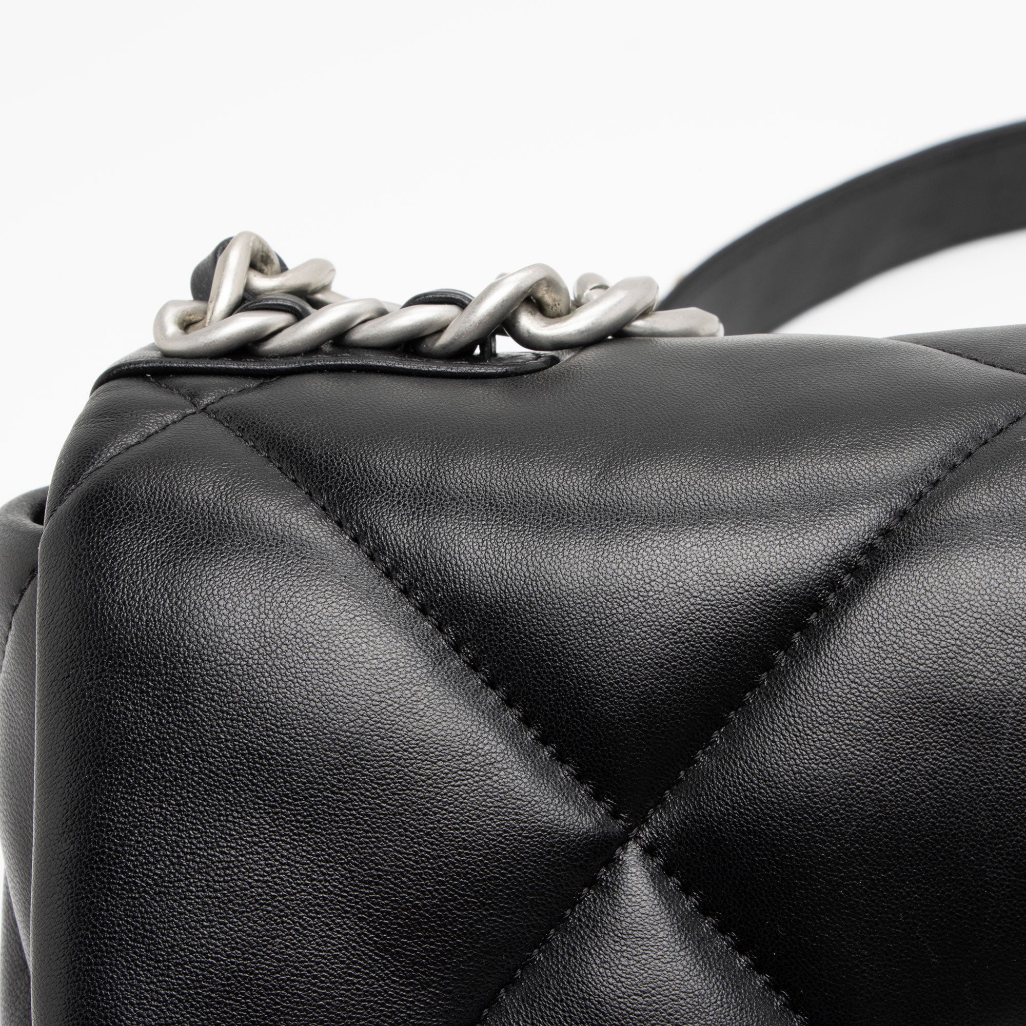 Chanel Lambskin 19 Medium Flap Shoulder Bag (SHF-boGp4i)