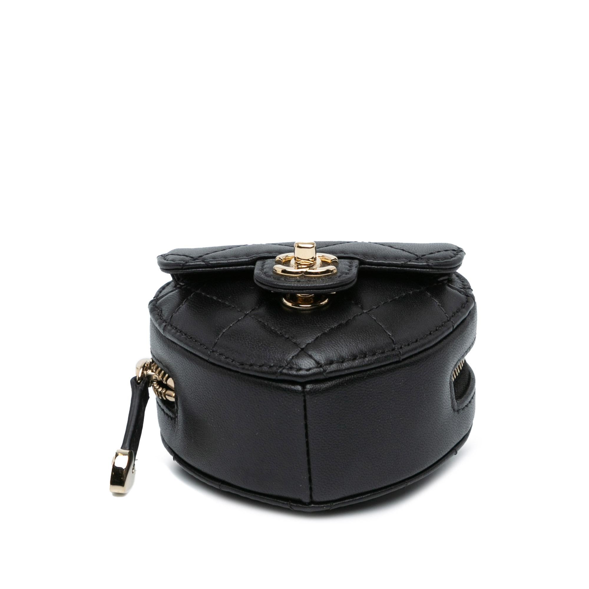 Chanel Lambskin CC in Love Heart Necklace Bag (SHG-rraSBR)