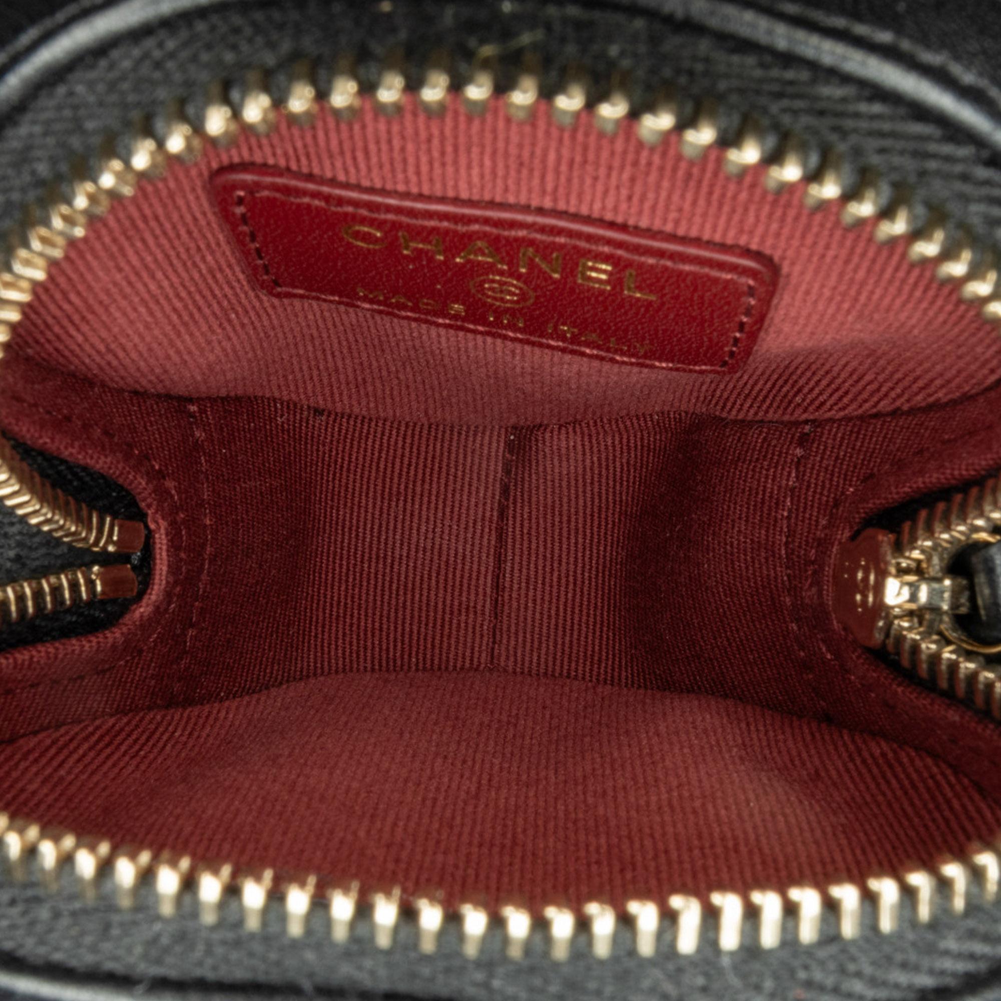 Chanel Lambskin CC in Love Heart Necklace Bag (SHG-rraSBR)