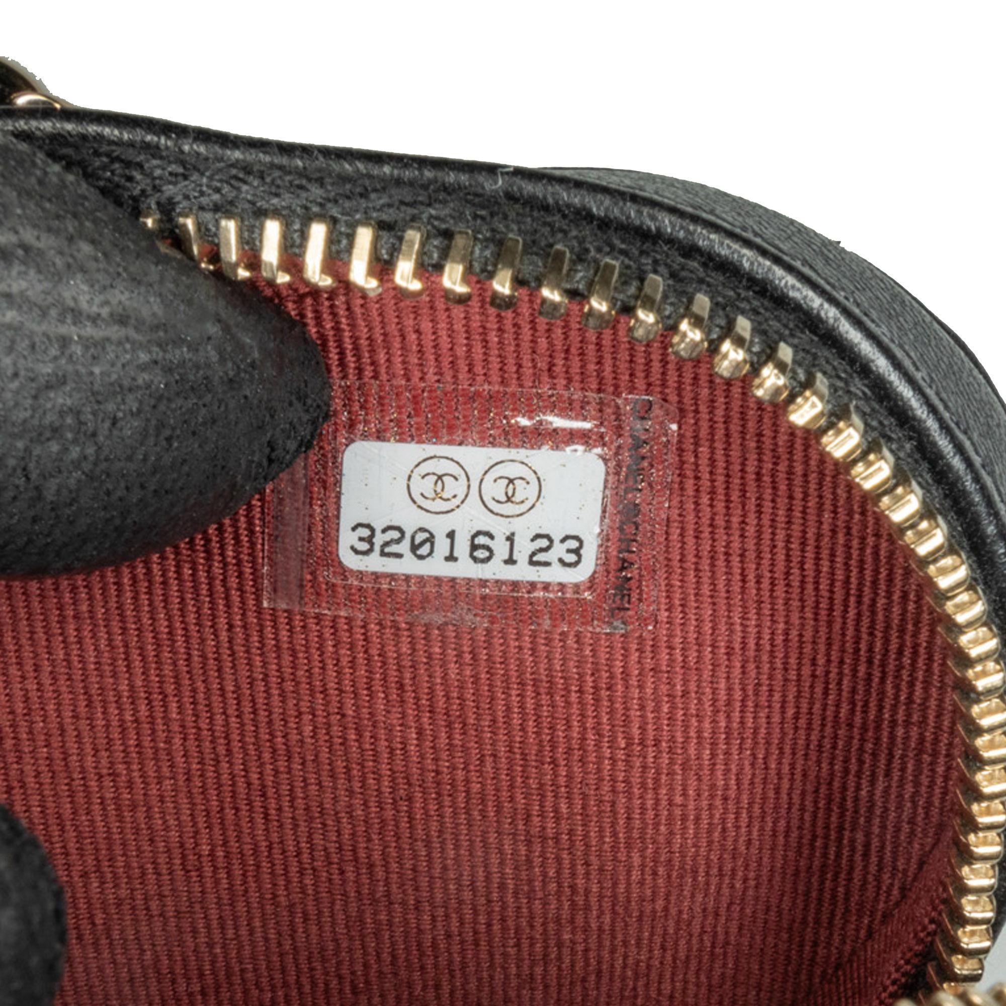 Chanel Lambskin CC in Love Heart Necklace Bag (SHG-rraSBR)