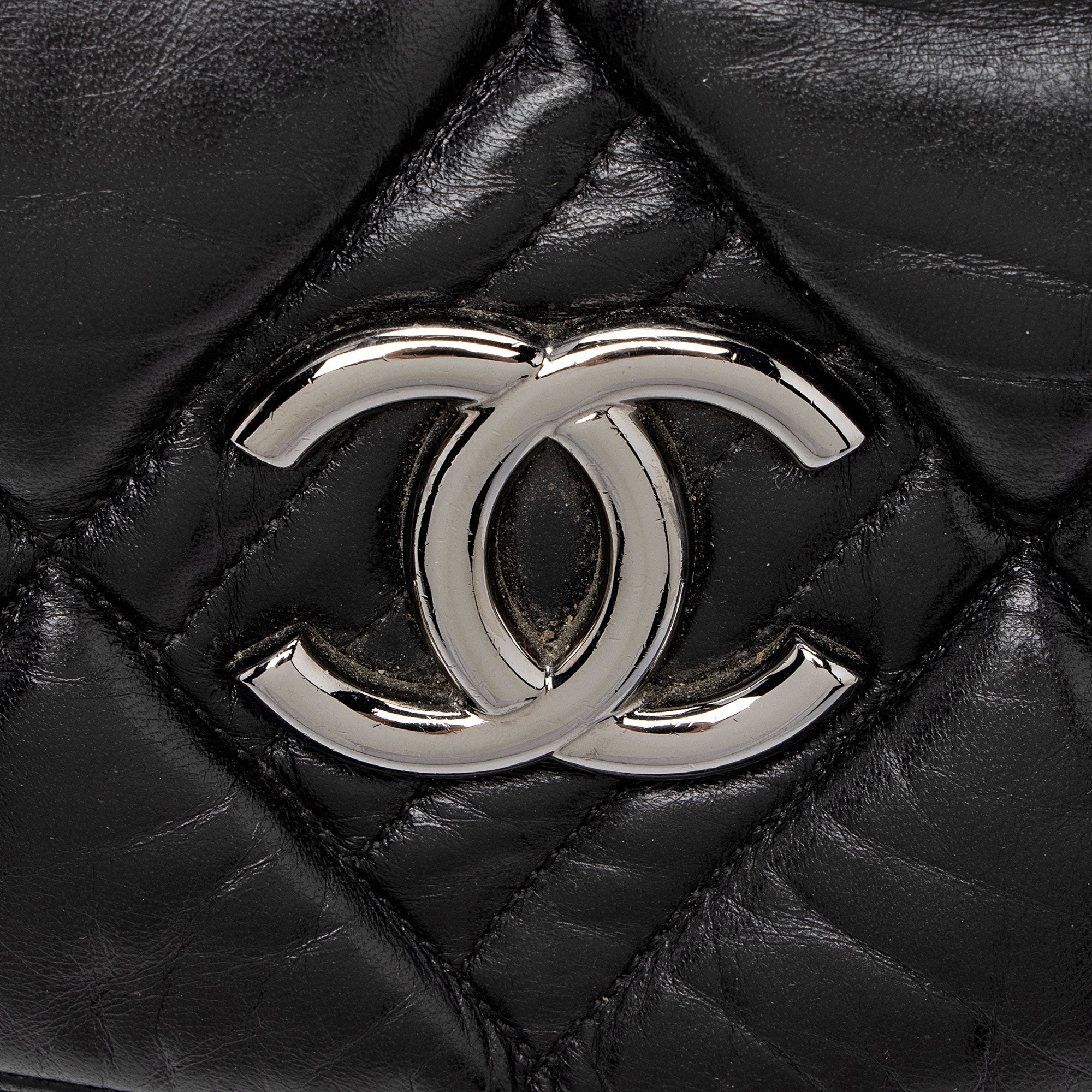 Chanel Lambskin In and Out Maxi Flap Bag (SHF-A4kgjG)