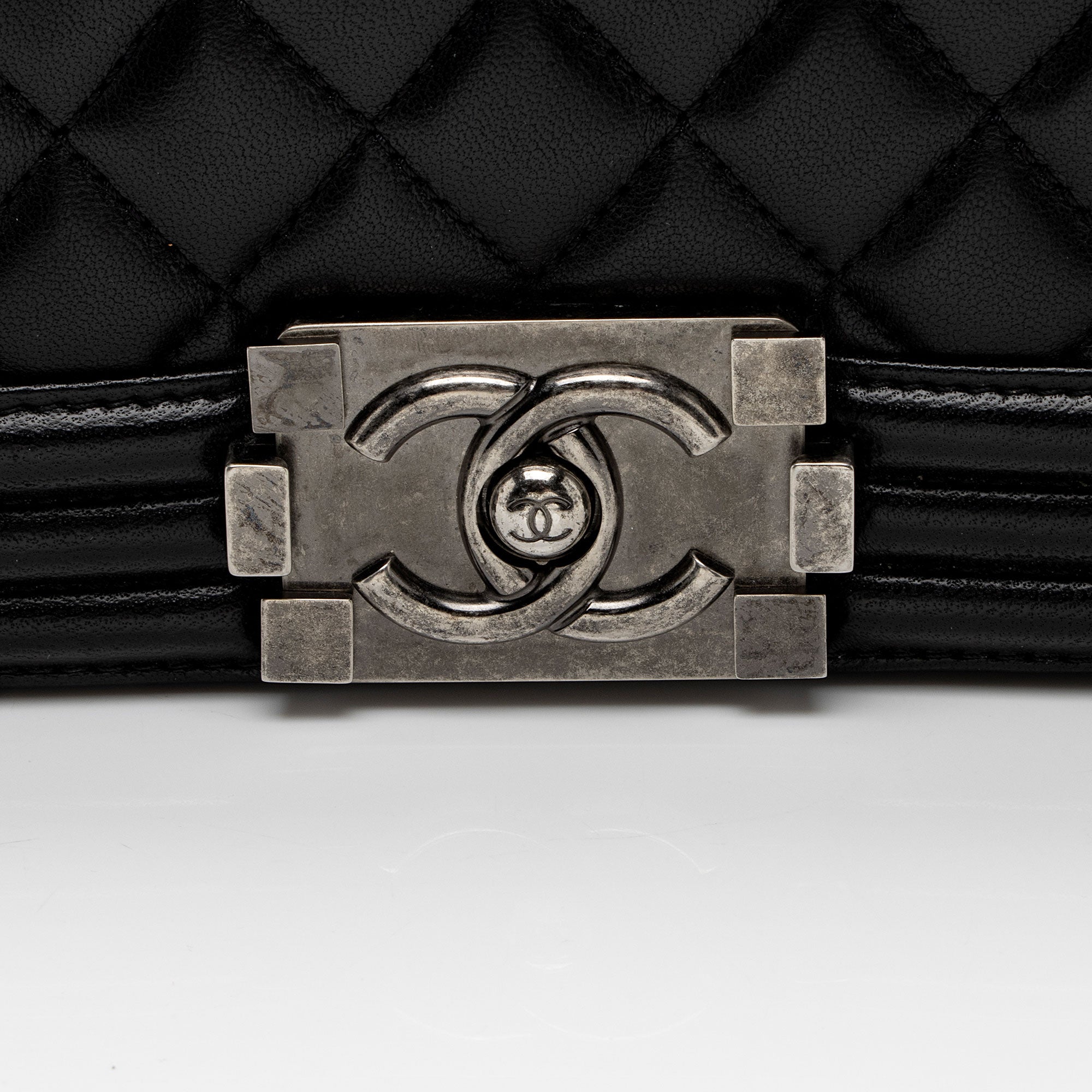 Chanel Lambskin Old Medium Boy Bag (SHF-hdtBBY)
