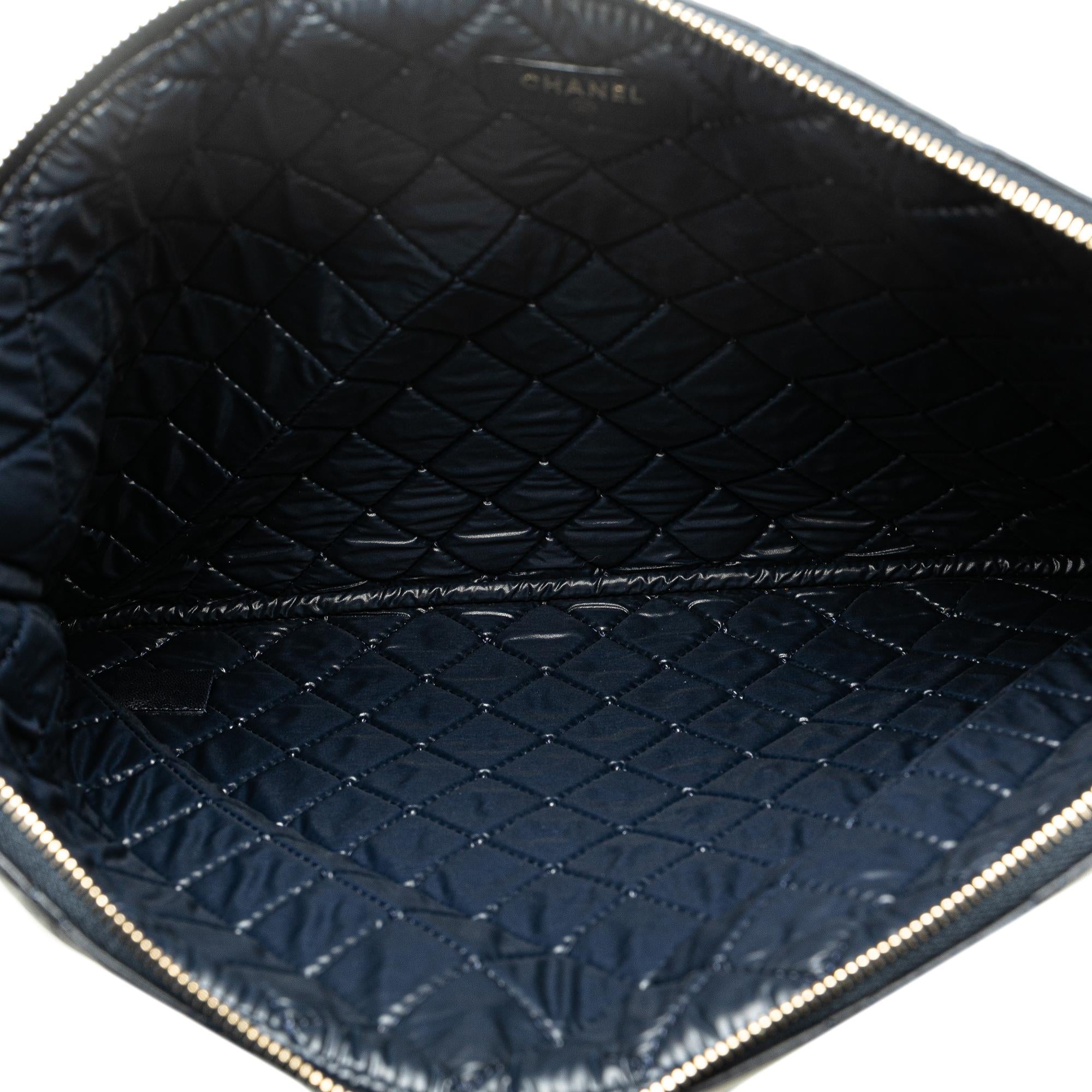 Chanel Large Quilted Lambskin O Case Clutch (SHG-rJ6oqG)