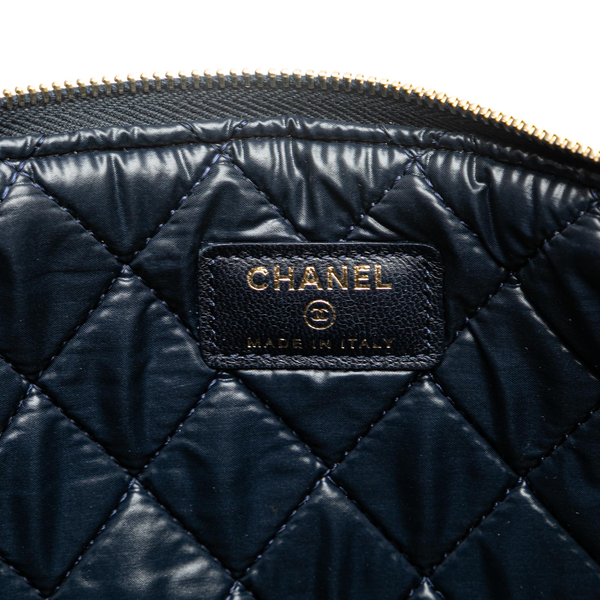 Chanel Large Quilted Lambskin O Case Clutch (SHG-rJ6oqG)